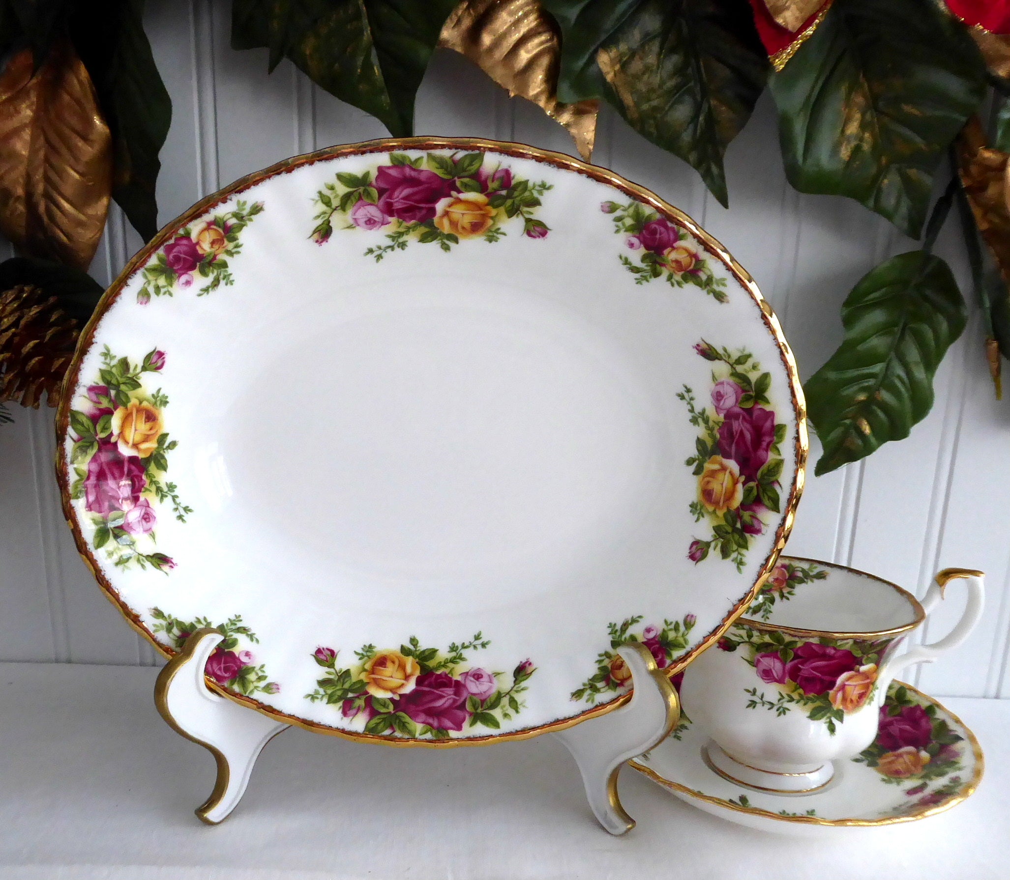 Royal Albert Old Country Roses 13 Inch Large Oval Serving Platter - Elegant Fine China for Dinner Parties, Tea Time & Special Occasions