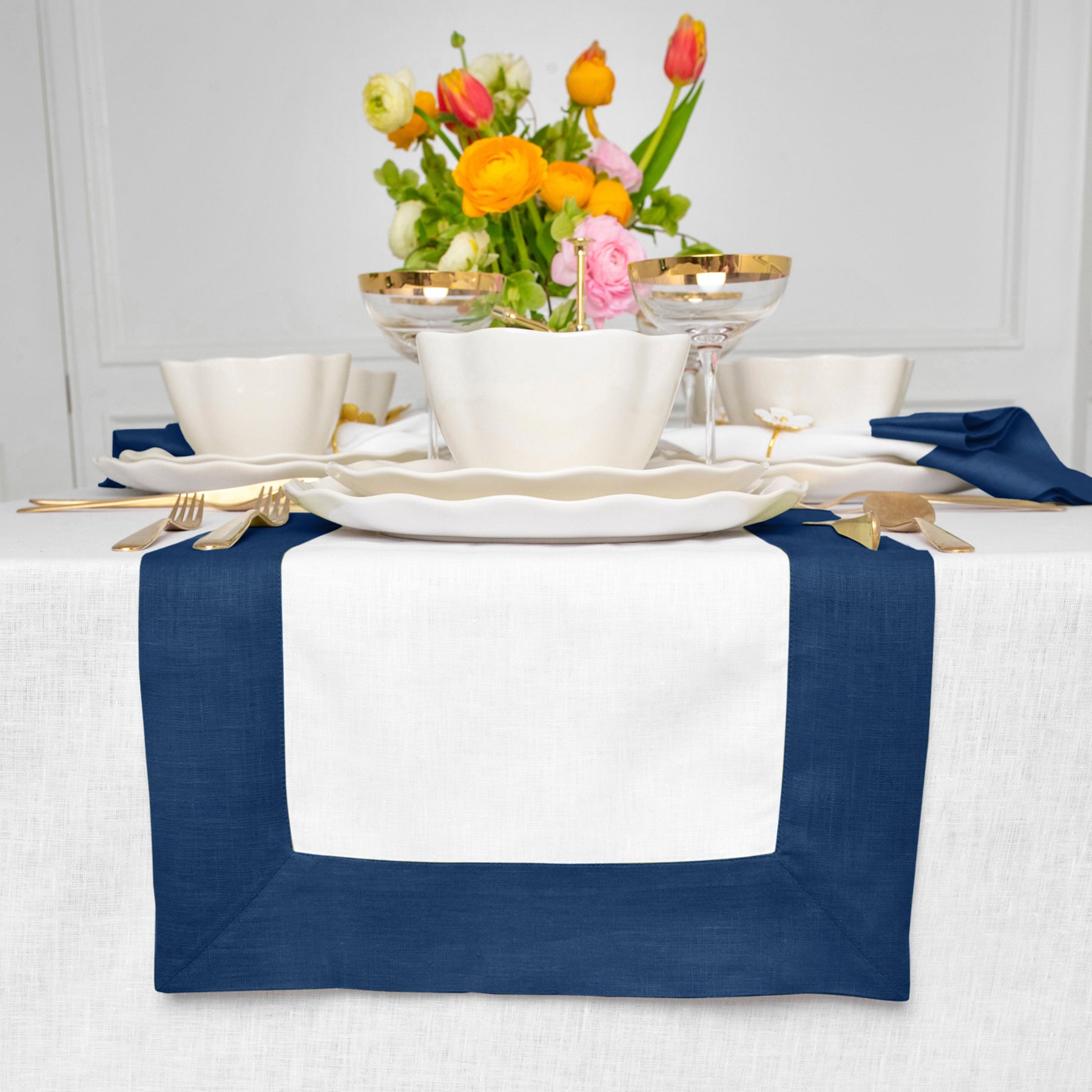 Stylish Contempo Table Runner for Dining & Decor - Elegant Home Tablecloth for Parties, Weddings & Holidays