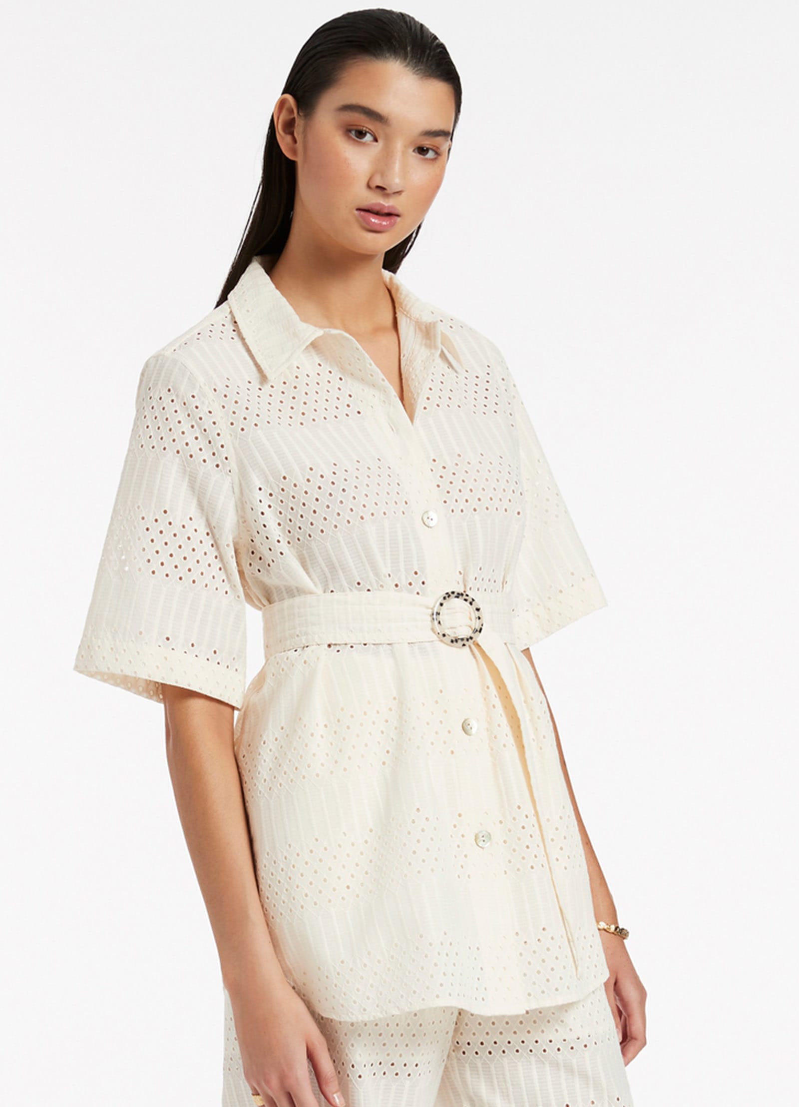 Elegant Broderie Short Sleeve Shirt in Cream - Perfect for Summer Outfits, Beach Vacations & Casual Office Wear