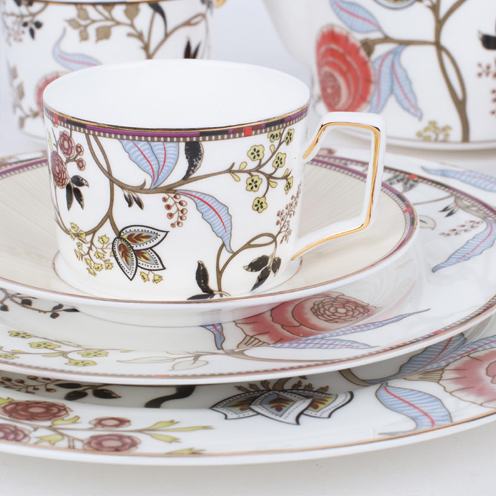 24-Piece Dinnerware Set - Scratch-Resistant Round Plates, Bowls & Cups - Microwave, Oven & Dishwasher Safe for Everyday Dining & Entertaining