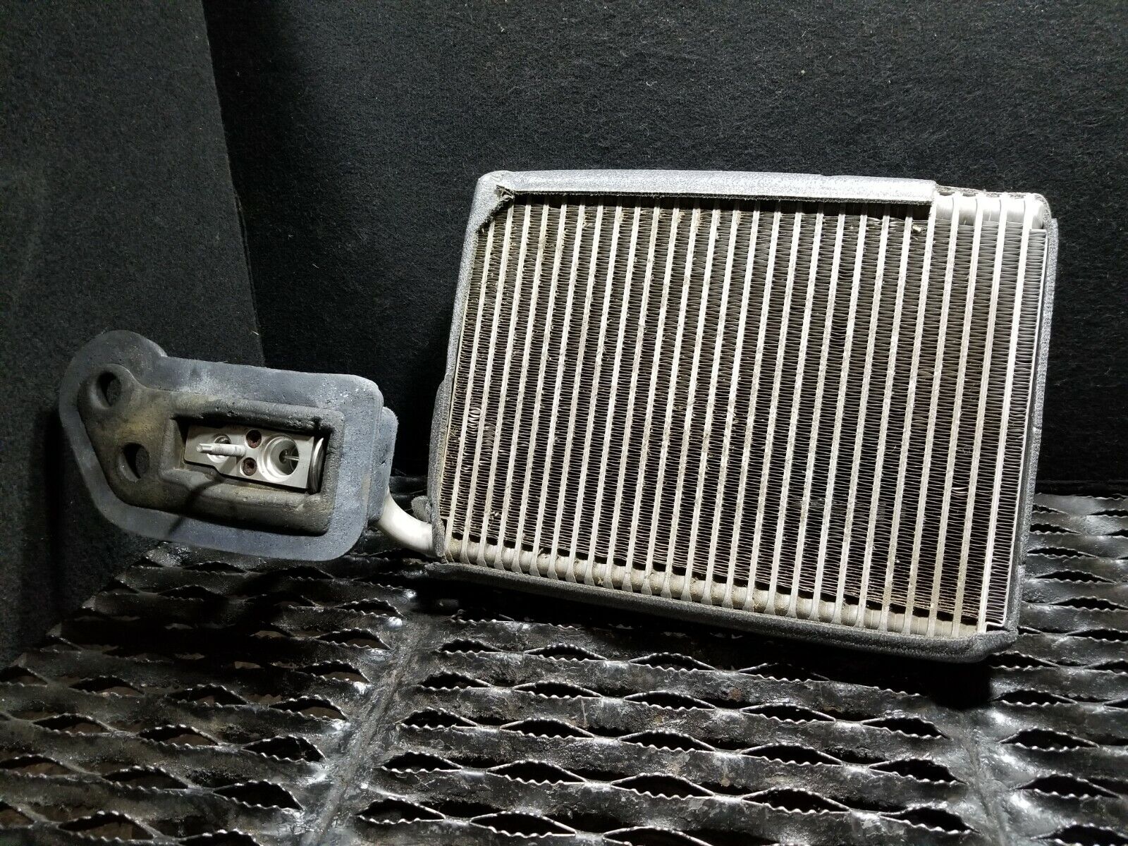 05 06 07 Dodge Magnum AC Evaporator Core OEM Replacement - Perfect for Cooling System Repair & Summer Driving Comfort