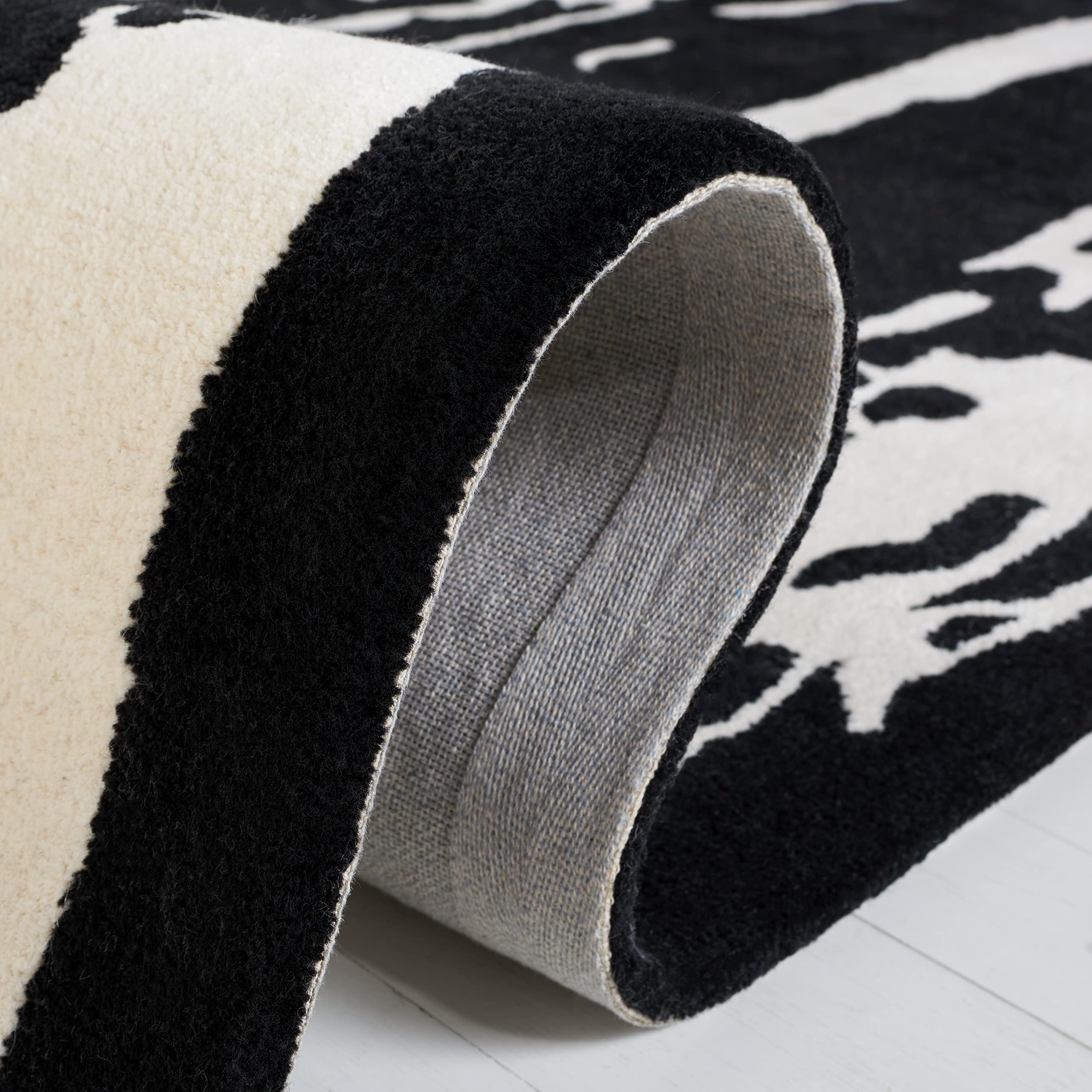 SAFAVIEH Soho Collection 8' Square Handmade Wool Area Rug - Black & Ivory - Durable for High Traffic Areas - Perfect for Living Room, Bedroom & Office Decor (SOH326A)