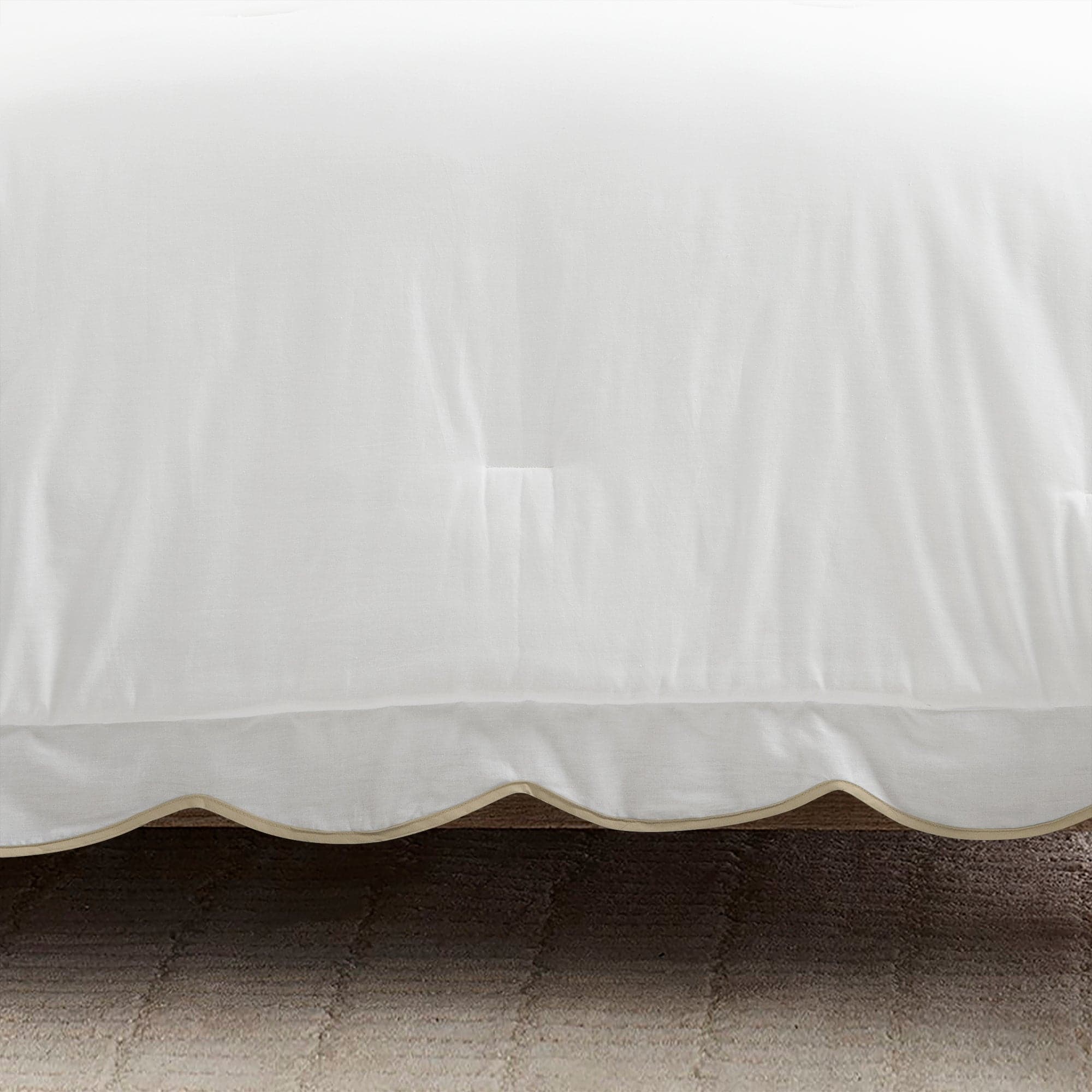 Coastal Chic Scalloped Edge 3-Piece Comforter Set - Queen Size Bedding with Duvet Cover & Pillow Shams - Perfect for Beach House, Guest Room or Master Bedroom Decor