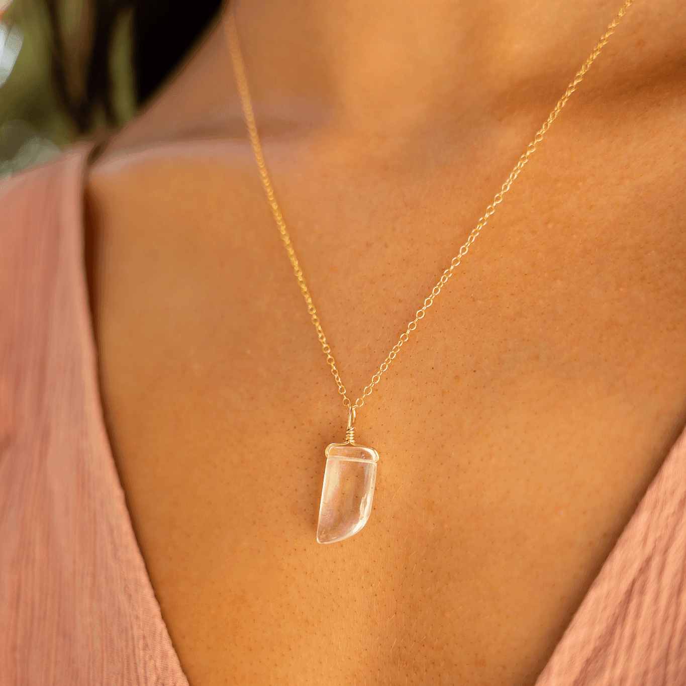 Small Smooth Crystal Quartz Pendant Necklace - Elegant Healing Stone Jewelry for Women, Perfect for Meditation, Yoga & Spiritual Gifts