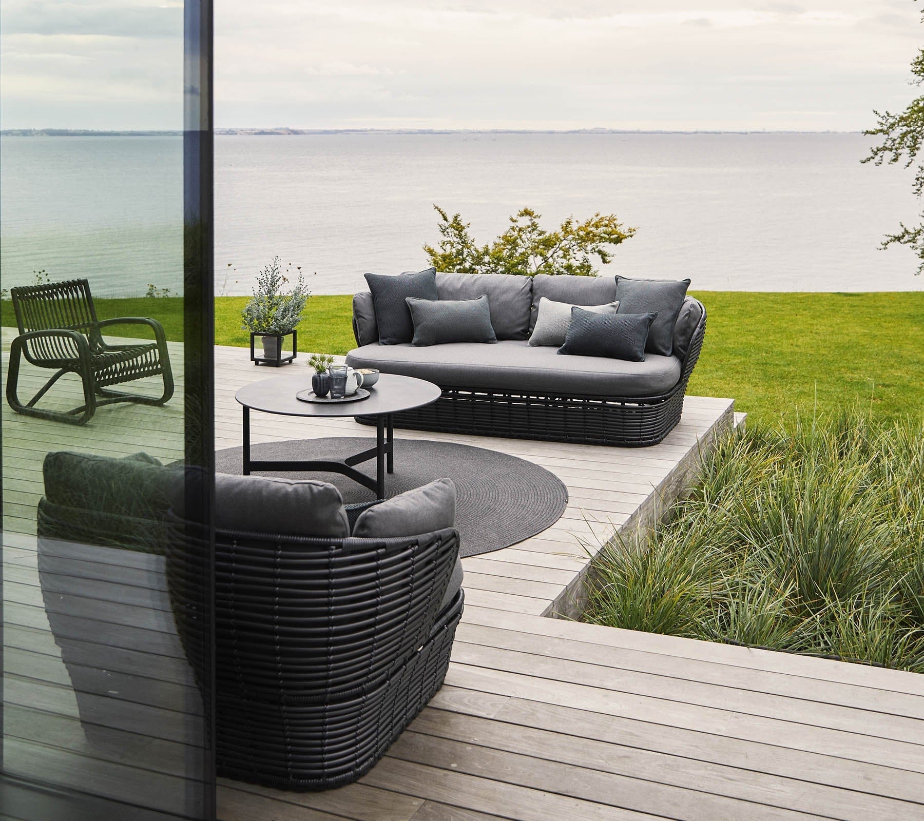 2-Seater Outdoor Wicker Sofa Set - Patio, Garden, or Poolside Relaxation - Weather-Resistant Rattan Furniture for Backyard & Deck