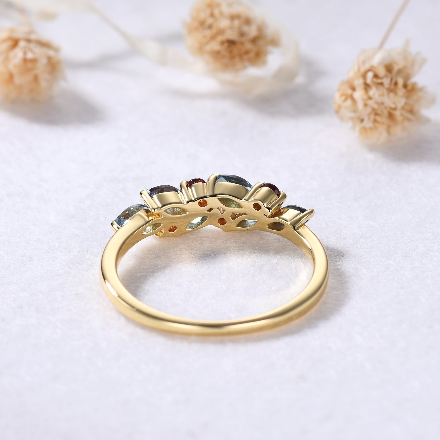 Vintage Alexandrite Garnet Yellow Gold Ring - Solid 14K Gold Wedding Band, Bridal Cluster Ring for Women, Anniversary Gift, Engagement Jewelry - Perfect for Special Occasions & Everyday Elegance