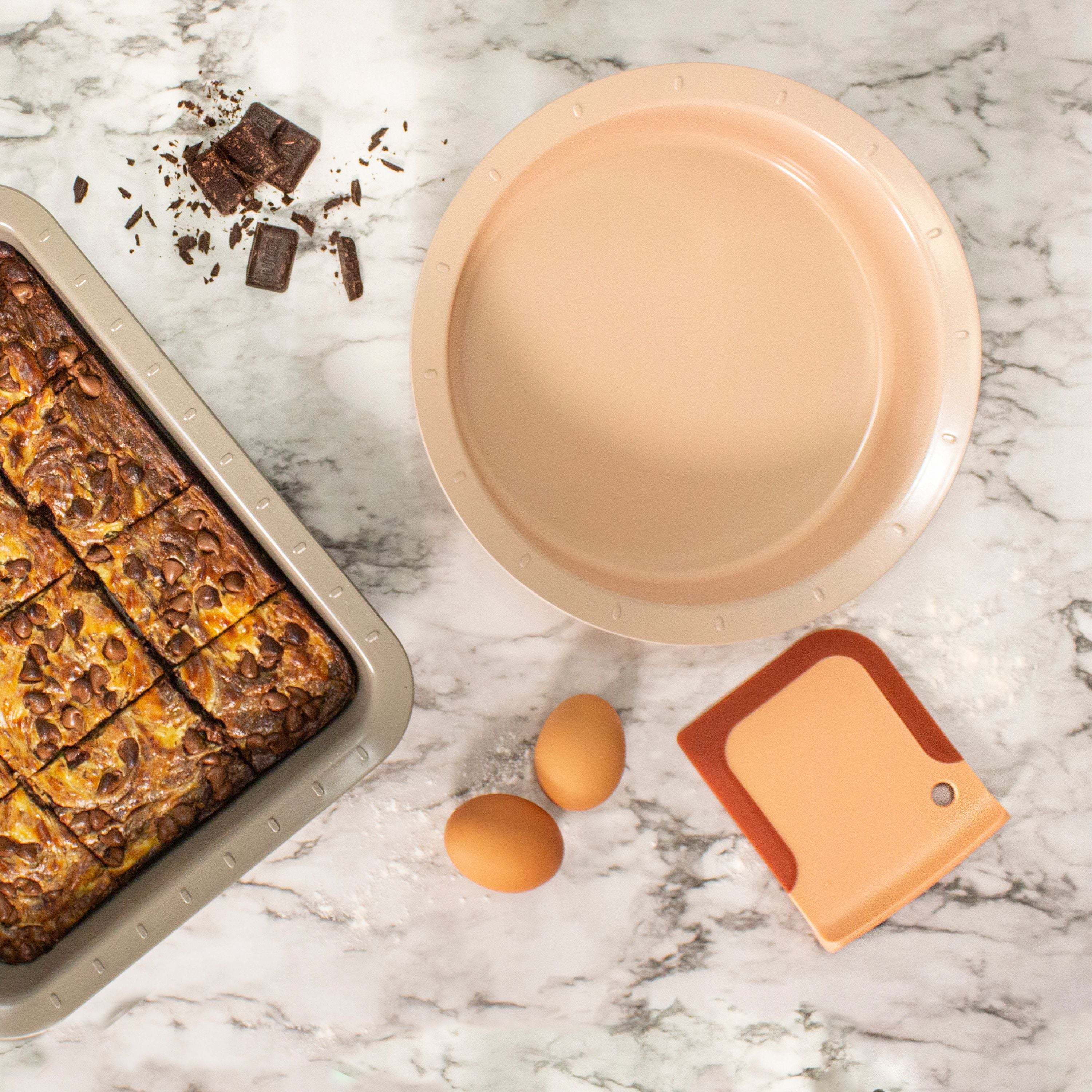 BergHOFF Leo 2-Piece Whisk and Scraper Baking Set - Perfect for Mixing Cake Batter, Cookie Dough & Pancake Batter