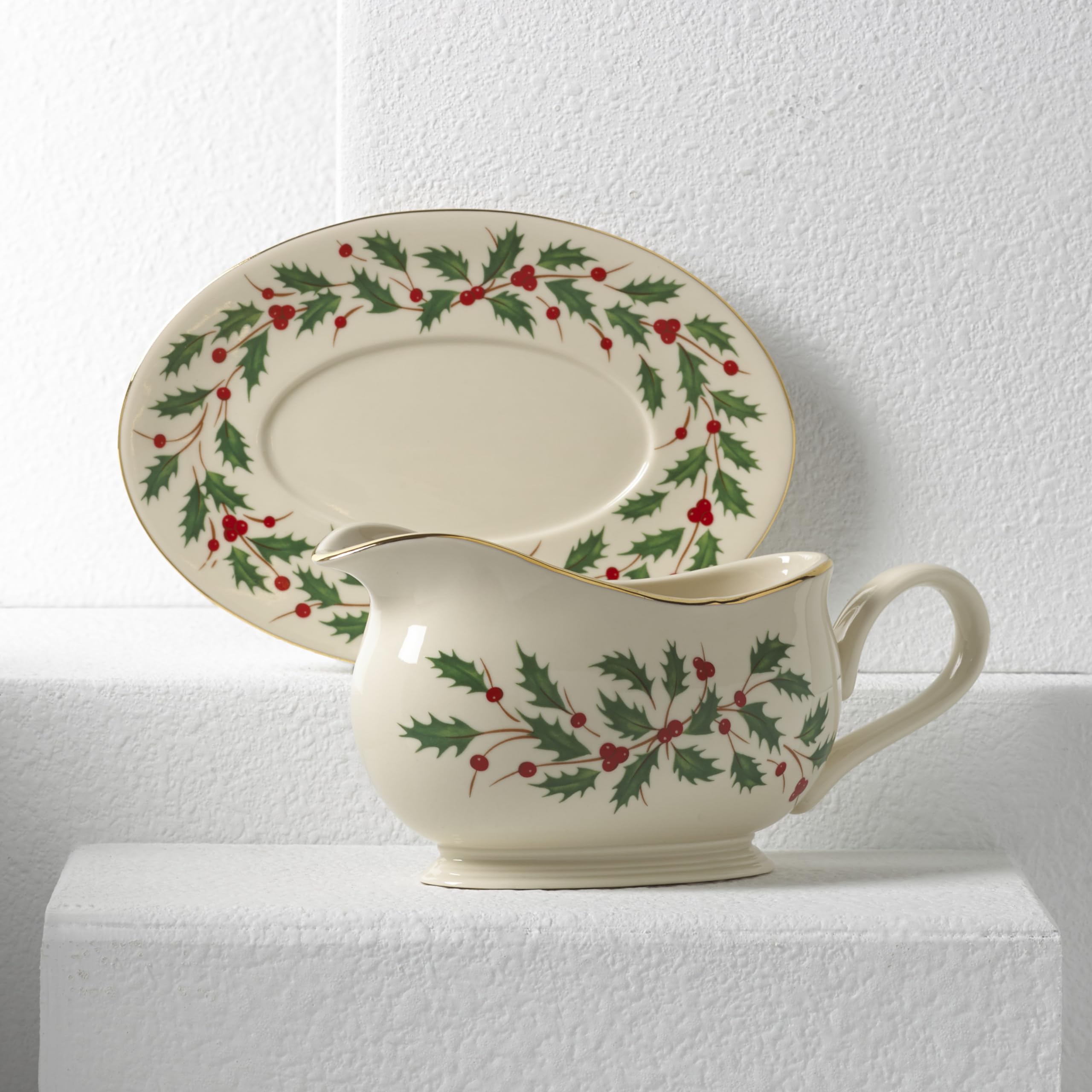 Lenox 843318 Holiday Gravy Boat with Stand - Elegant Christmas Serving Dish for Turkey, Ham & Holiday Dinners - Perfect for Thanksgiving, Christmas & Family Gatherings