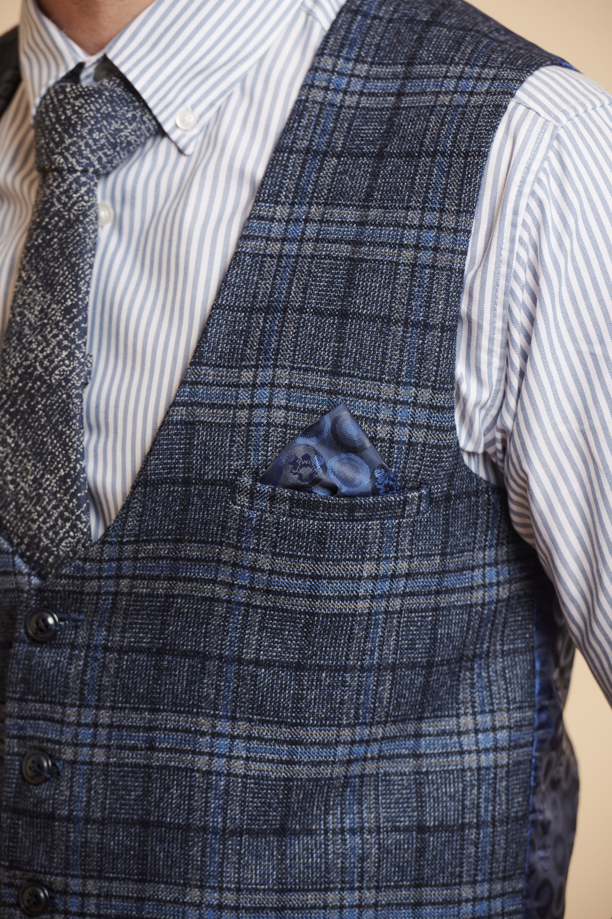 Everton FC James Tarkowski Andy Blue Check Suit - Official Football Player Outfit for Matchdays & Special Events