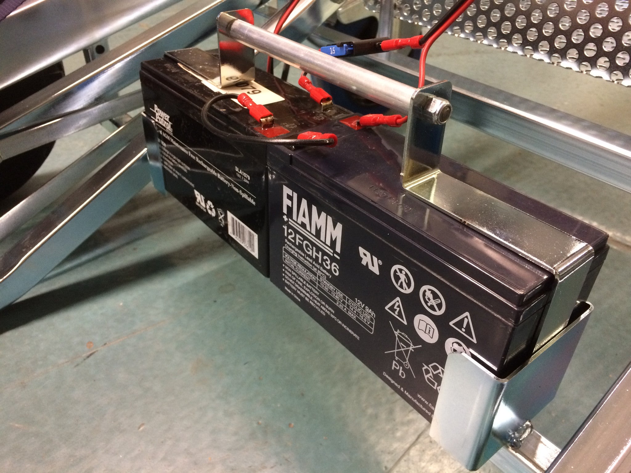 Dalmi Hookless Teamlift Electric Kart Stand - Free Batteries & Shipping - Perfect for Indoor/Outdoor Go-Kart Storage & Maintenance
