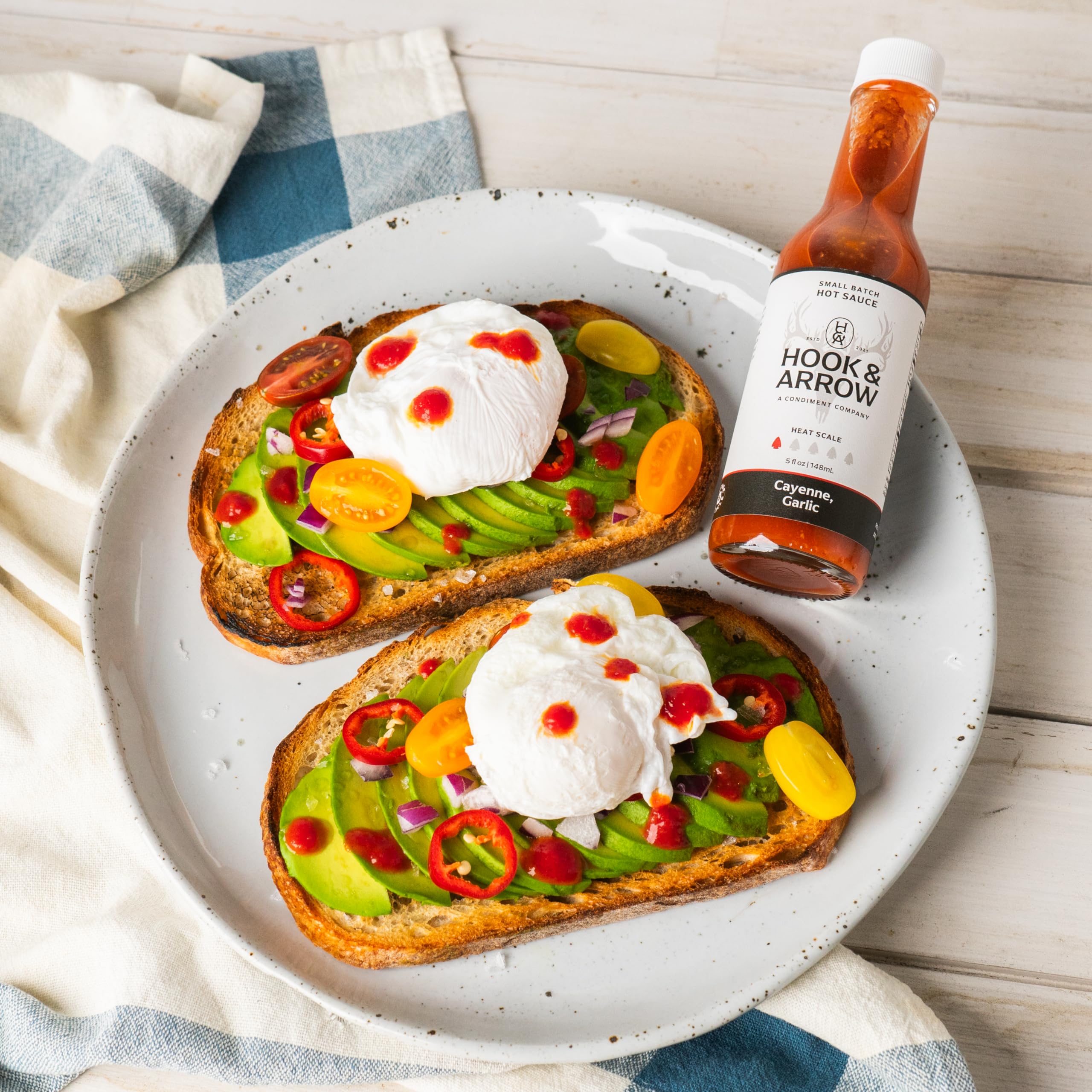 Hook & Arrow Cayenne Garlic Hot Sauce - Mild Spice, Award-Winning, Gluten-Free, Paleo, Vegan, Low Sugar, Low Carb (5 fl oz) - Perfect for Wings, Tacos, Pizza & Healthy Cooking