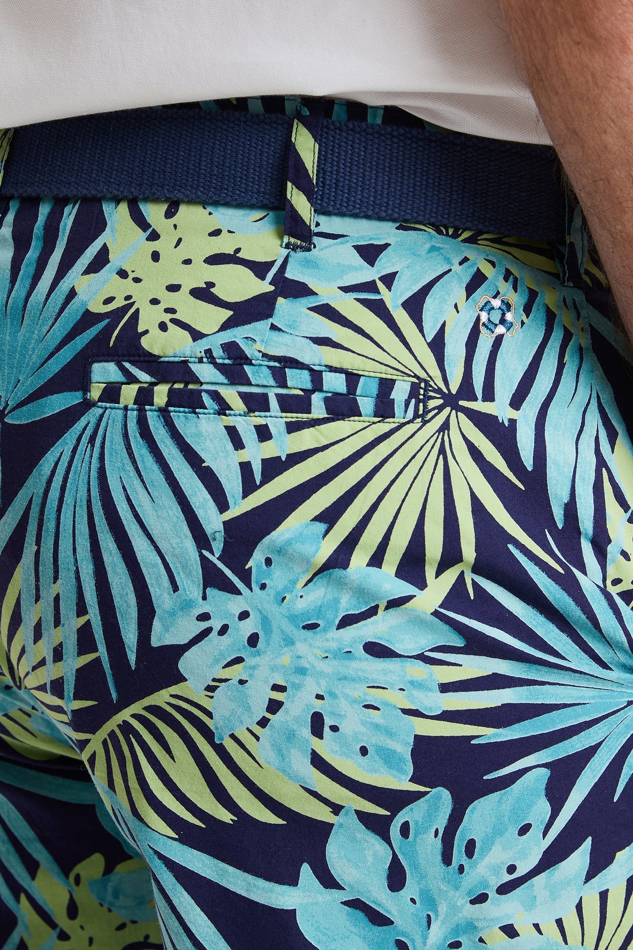 Cisco Short Frond Print T-Shirt - Comfortable Casual Wear for Men & Women | Perfect for Everyday Outfits, Street Style, and Relaxing at Home
