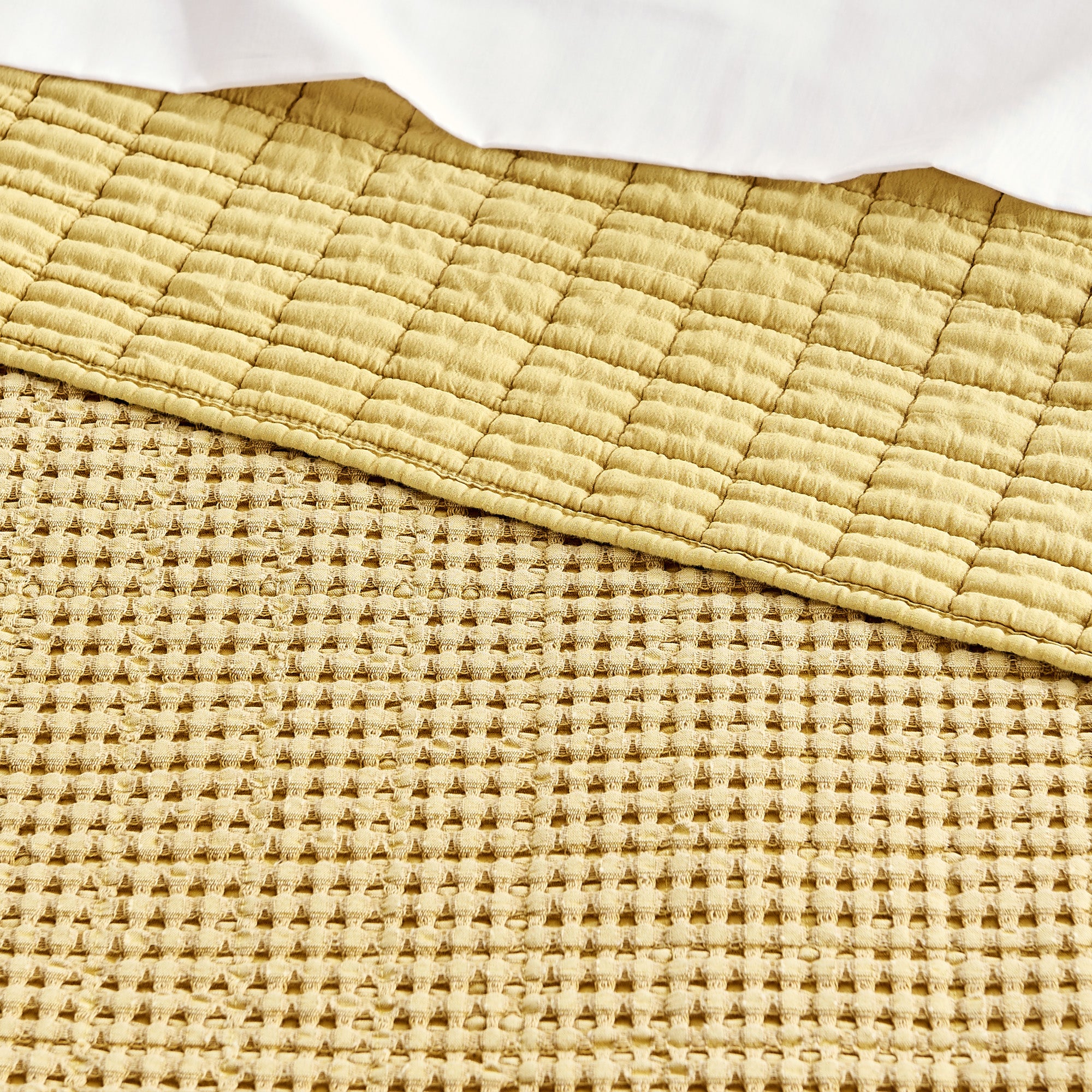 Luxury Mills Waffle Quilt Set - Ultra Soft Bedding Collection for Queen/King Size Beds - Perfect for Cozy Bedrooms, Guest Rooms & Hotel Stays