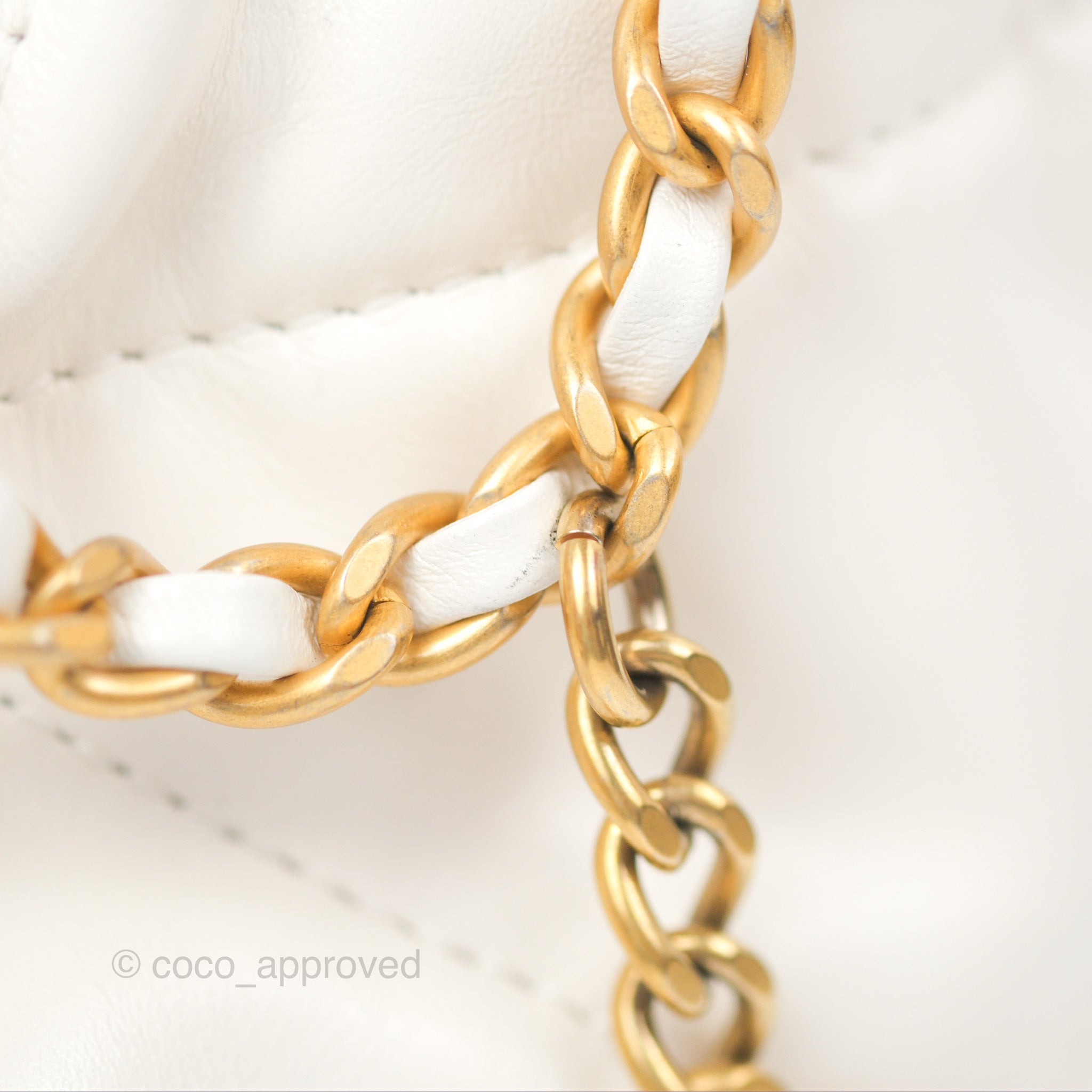 Chanel 22 Mini Bag in White Crumpled Calfskin Leather - Luxury Crossbody Purse for Women, Perfect for Date Night & Evening Events