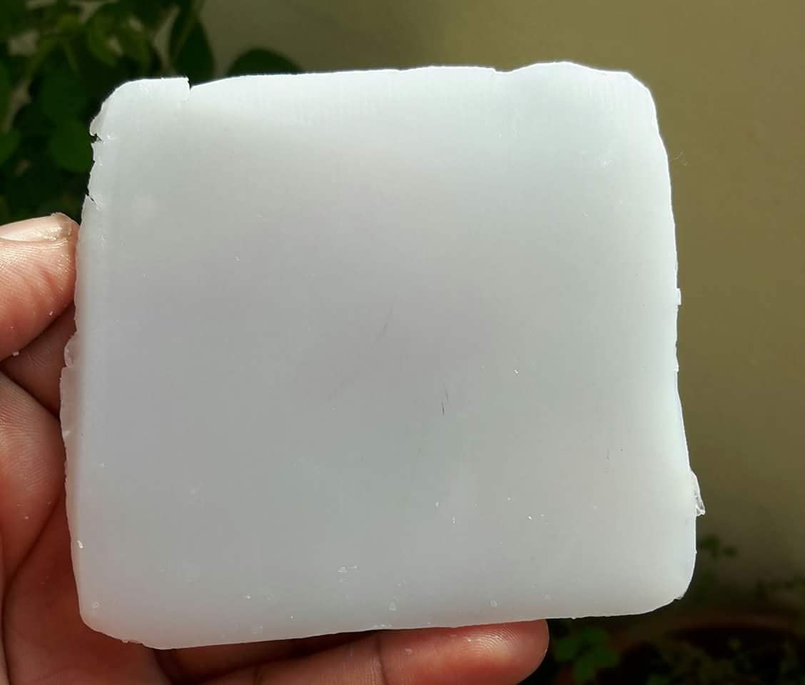Orashora Goat Milk Melt and Pour Soap Base - 950g Natural Soap Making Kit for Handmade Soap, DIY Crafts, Bath & Body | SLS, SLES, Paraben & Alcohol Free | Perfect for Gifts, Home Spa, and Sensitive Skin Care