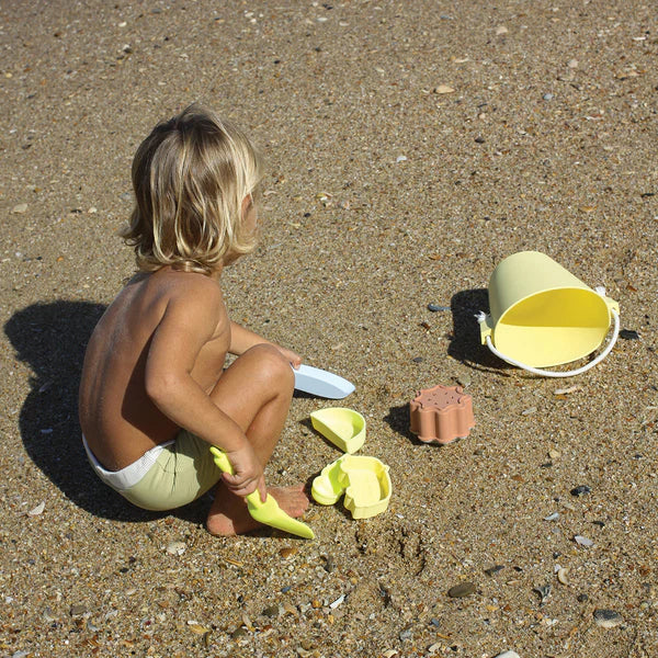 **SunnyLife Citrus Silicone Bucket Sand Toy Set for Kids - Beach, Sandbox & Outdoor Play Fun**