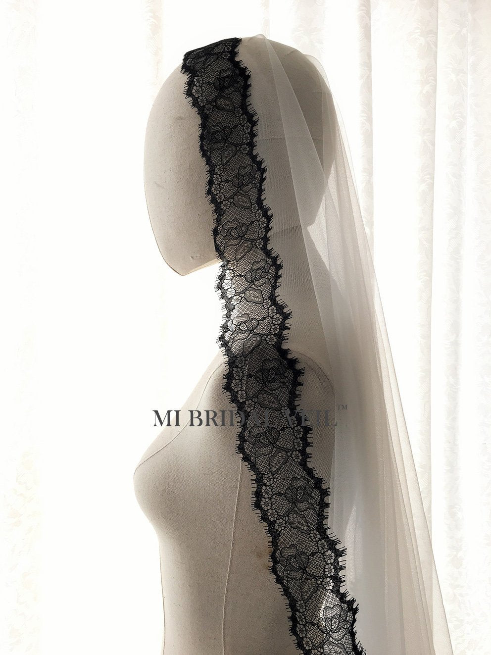 Elegant Black Vintage Rose Lace Wedding Veil - Cathedral Length Bridal Veil for Romantic Weddings & Formal Occasions