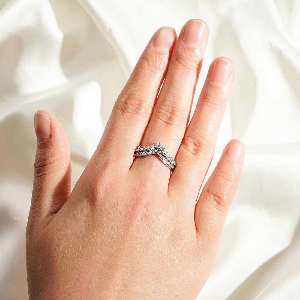 Luxury Curved Moissanite Wedding Band for Women - Elegant Princess Crown Design Engagement Ring - Perfect for Bridal, Anniversary & Special Occasions