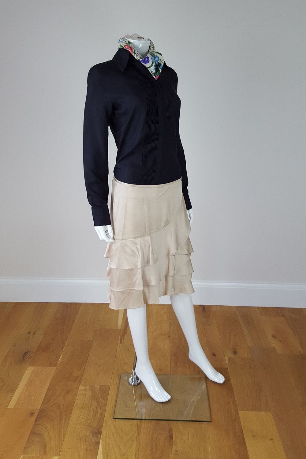 DKNY Gold Ruffled Layered Mid Rise Ra Ra Mini Skirt - Women's Fashion Party Skirt (Size US 8) | Perfect for Night Out, Club Wear & Special Occasions