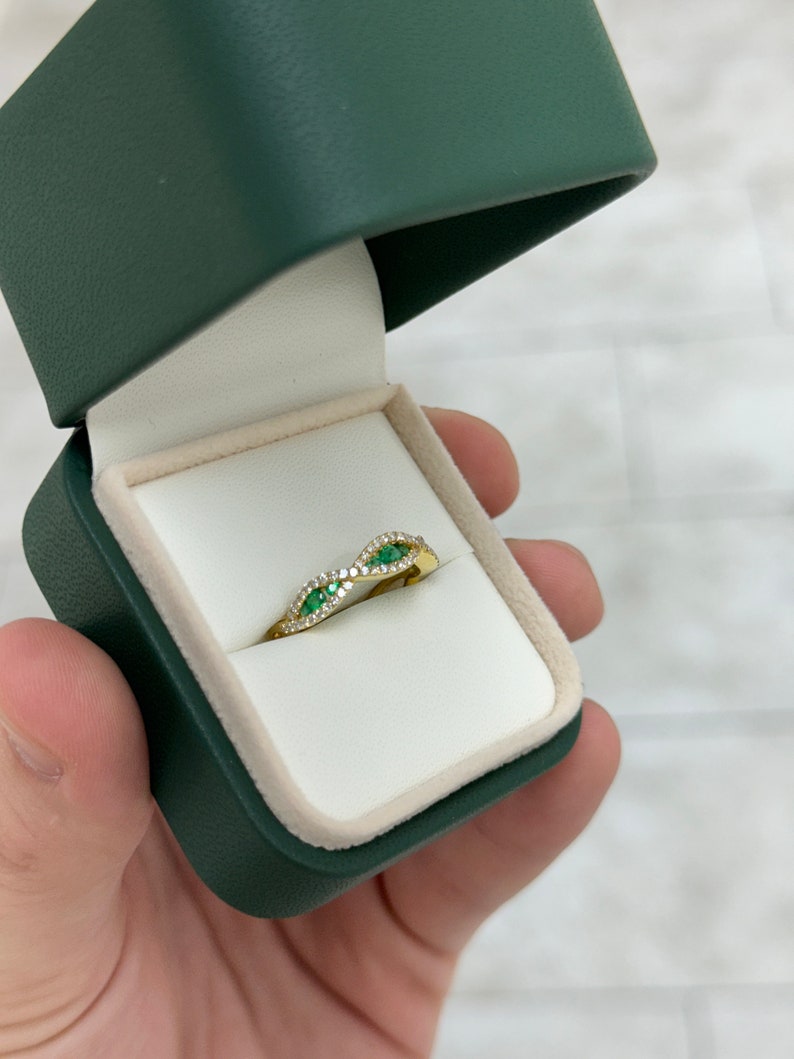 0.65tcw 14K Gold Intertwining Round Cut Diamond & Vivid Green Emerald Stackable Band Ring for Women - Perfect for Stacking, Anniversary Gifts & Everyday Elegance
