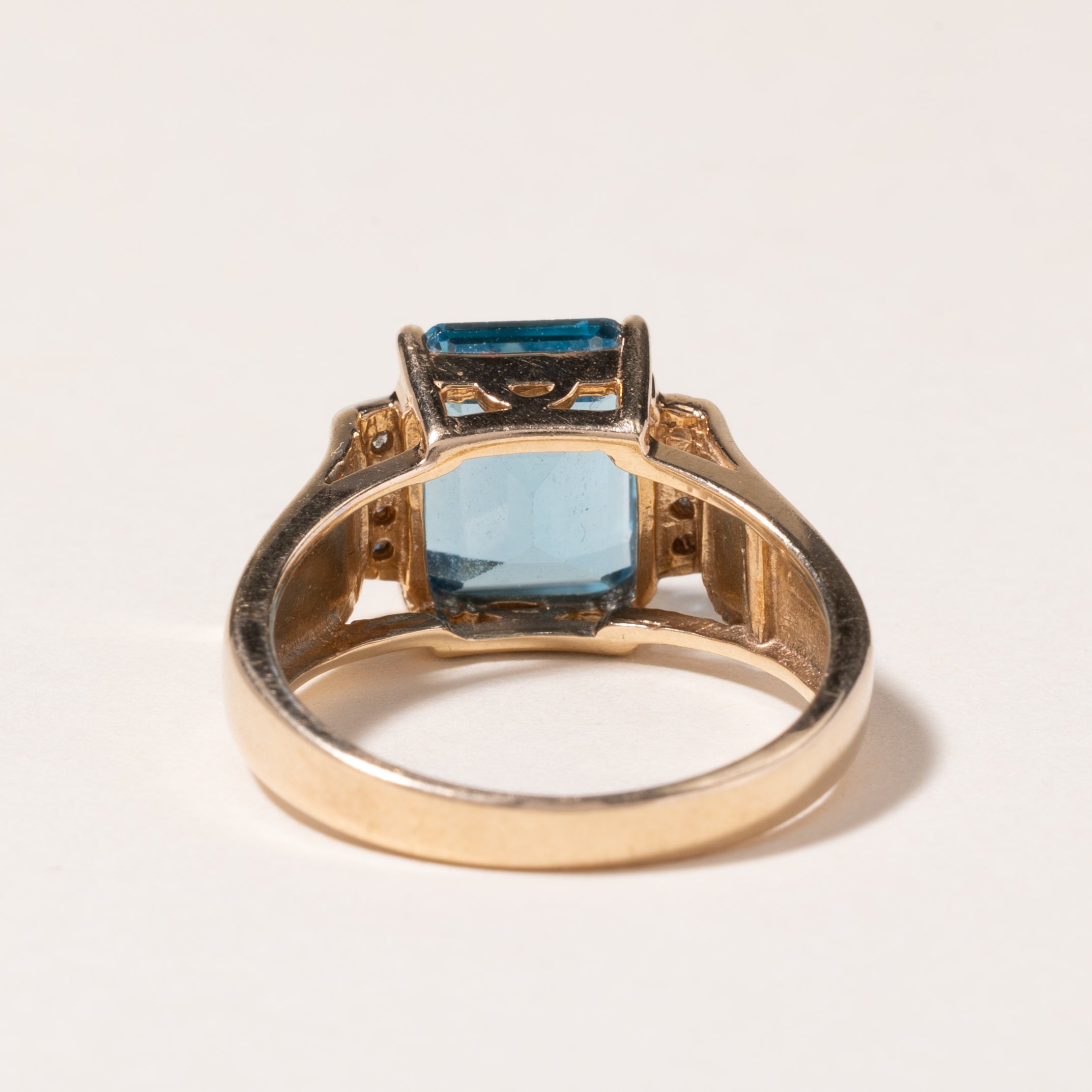 10K Yellow Gold Blue Topaz & Diamond Ring - 3.86ct Topaz & 0.04ctw Diamonds - Size 6.75 - Elegant Birthstone Jewelry for Women - Perfect Gift for Anniversary, Birthday & Special Occasions