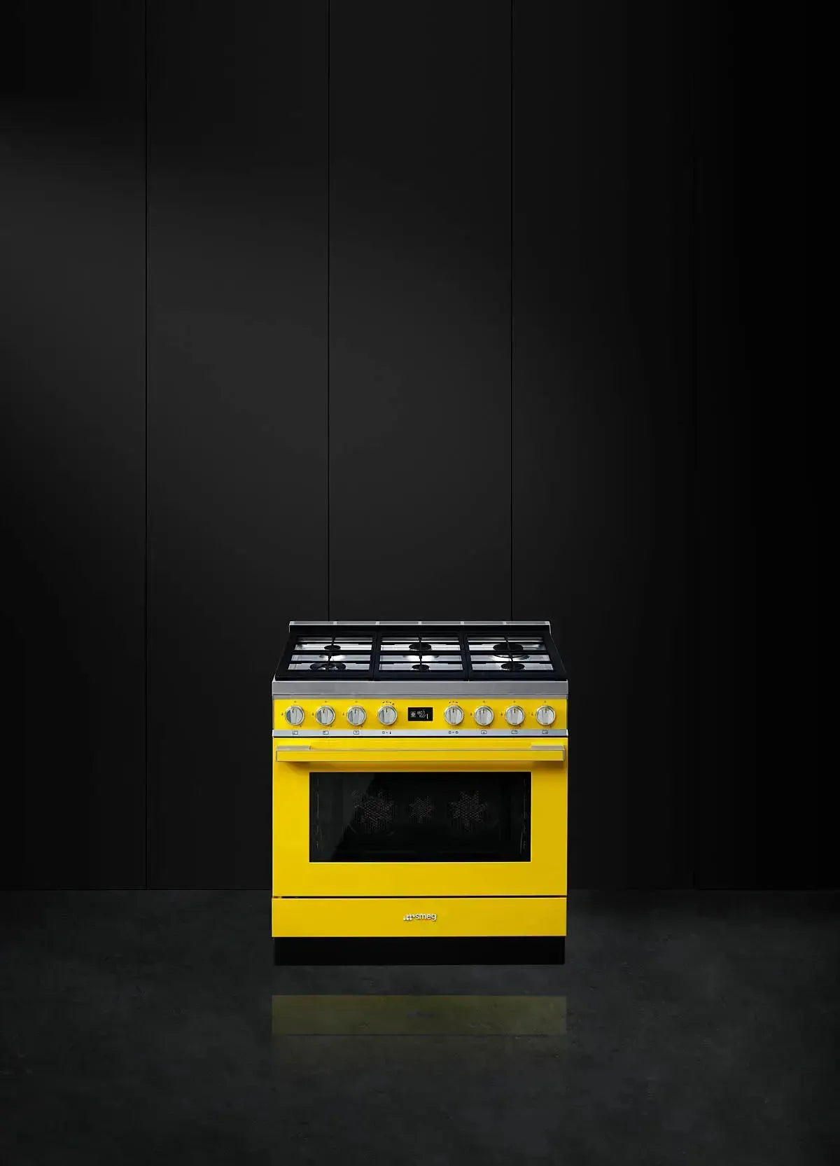 Smeg 90cm Portofino Dual Fuel Pyrolytic Oven Cooker in Sunshine Yellow - Perfect for Modern Kitchens & Home Cooking Enthusiasts