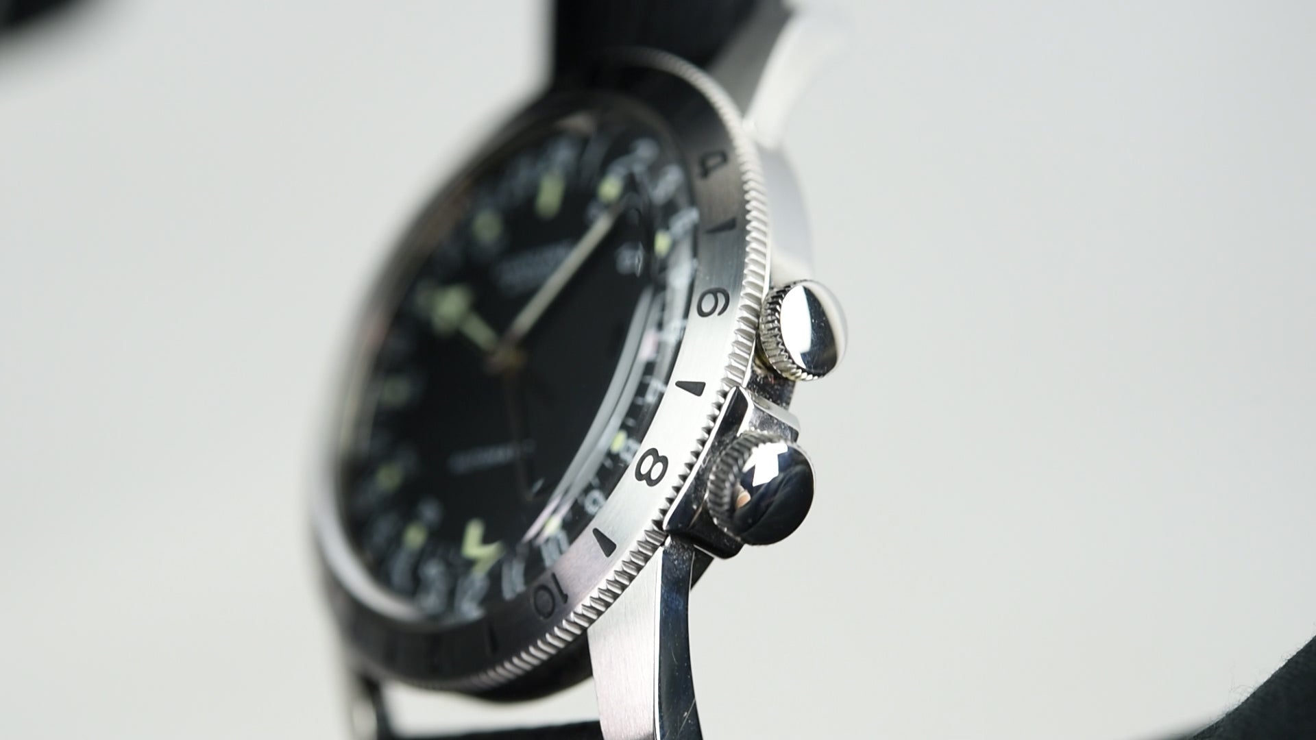 Glycine Airman No. 1 GMT Automatic Watch GL0162 - Limited Edition Pre-Owned Men's Luxury Timepiece for Travelers & Aviation Enthusiasts