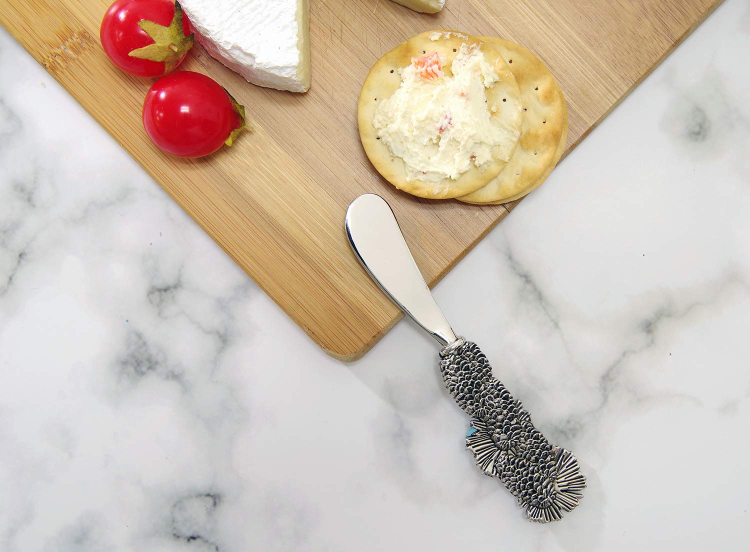 Premium 2-Piece Zinc Alloy Cheese and Butter Spreader Knife Set - Pinecone Design for Charcuterie Boards, Wine Pairings & Elegant Dining