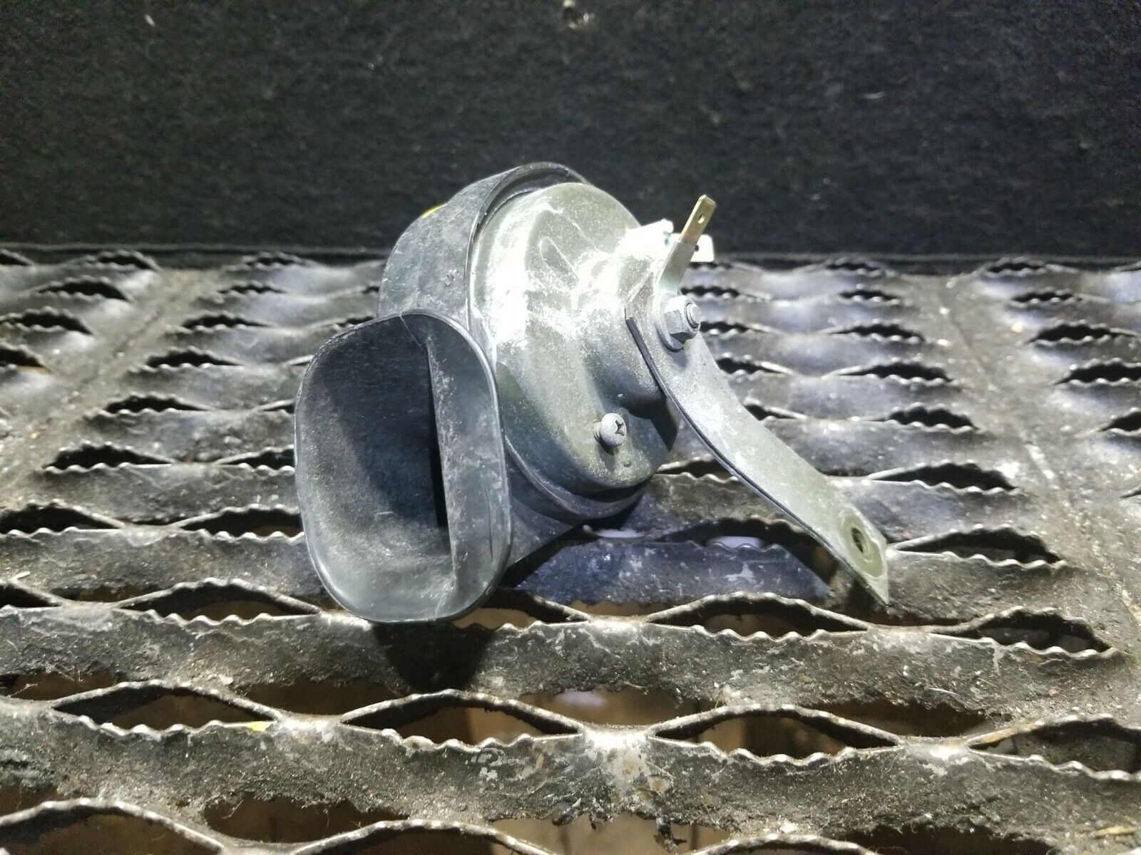 03 04 05 Nissan 350Z High Tone Horn 500Hz OEM Replacement - Perfect for Car Upgrades & Road Safety Enhancement