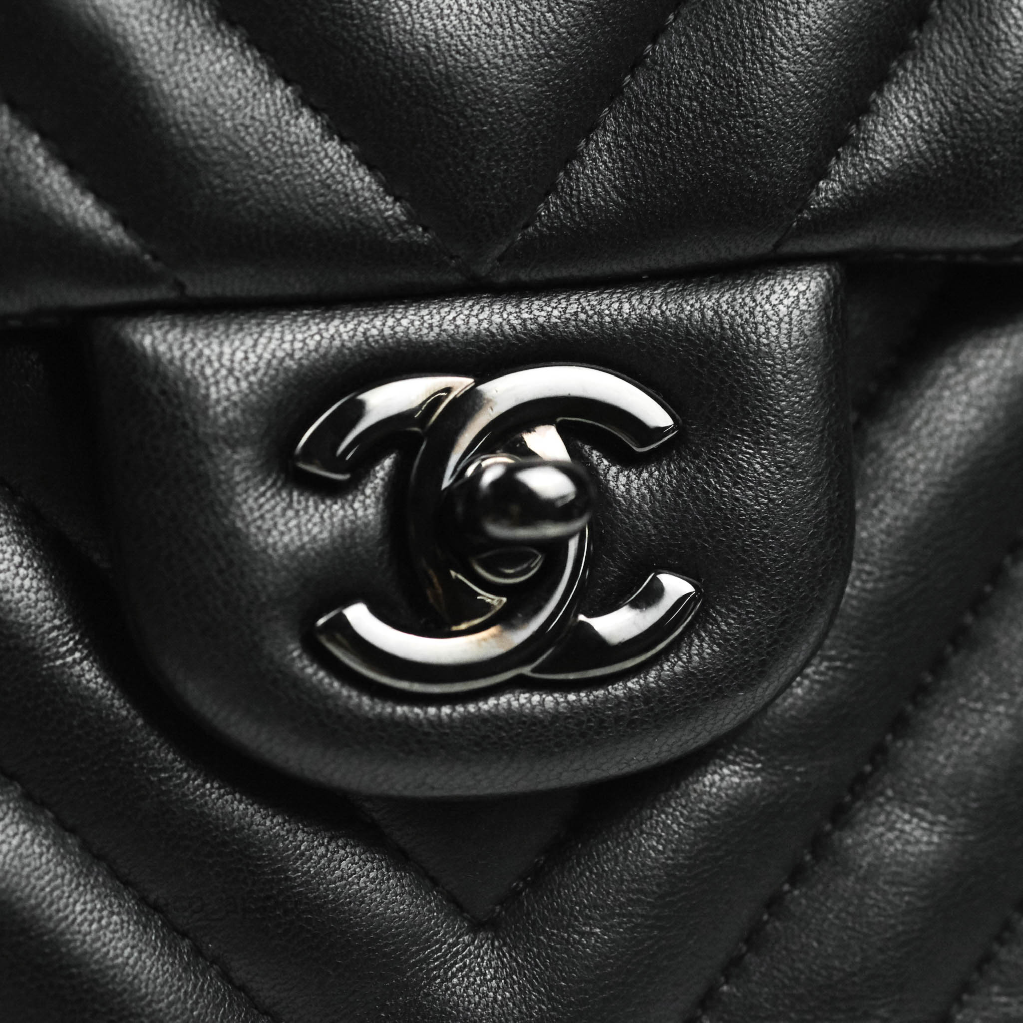 Chanel Classic Chevron M/L Medium Double Flap Bag in So Black Lambskin Leather - Luxury Handbag for Women, Perfect for Evening Events & Special Occasions