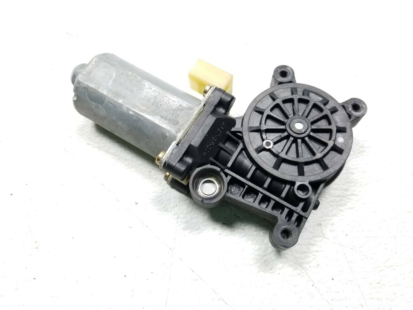 BMW E46 Sedan Rear Right Passenger Door Window Regulator Motor OEM Replacement - Perfect for Window Repair & Maintenance on 2001-2005 3 Series Models