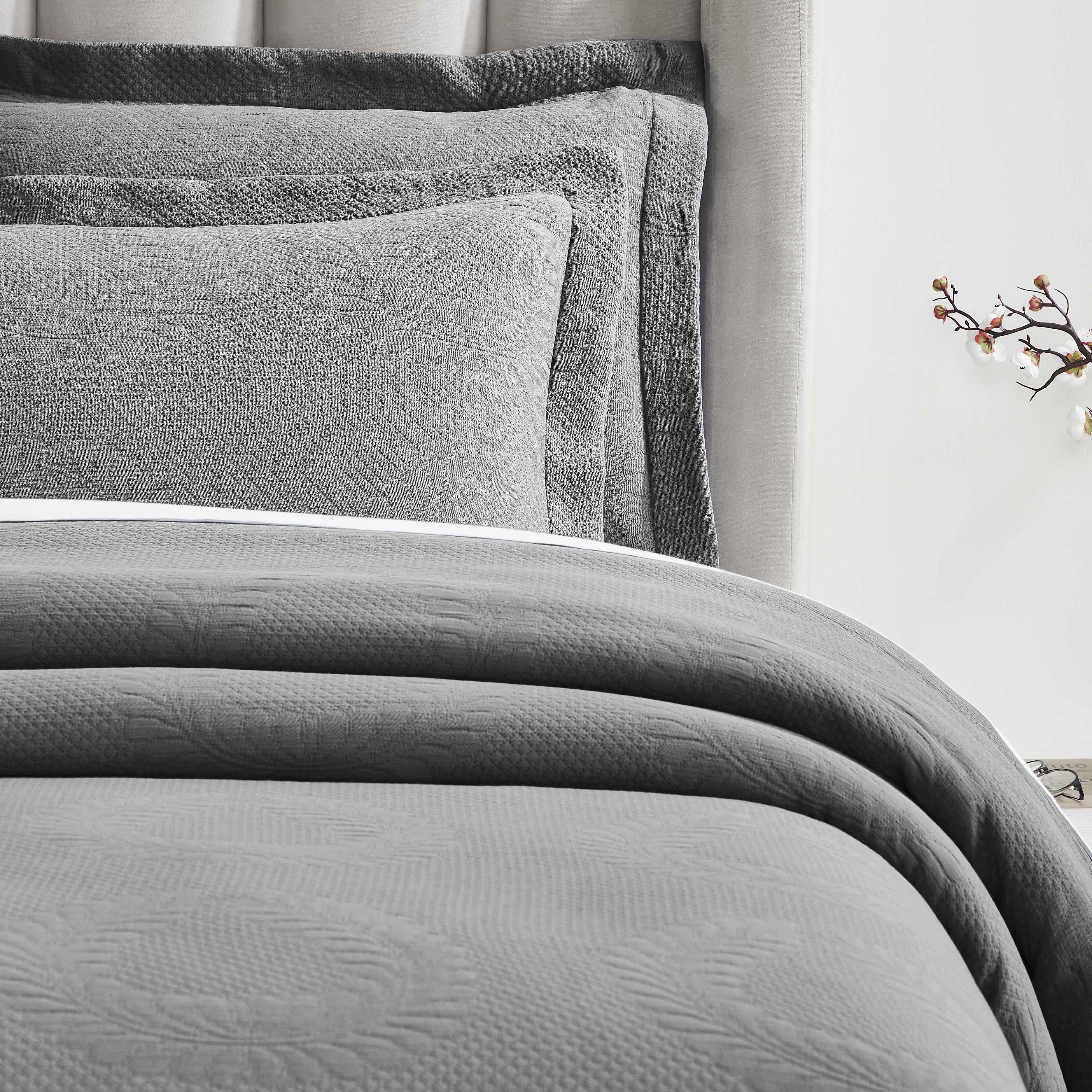 Peploi Cotton Medium Weight Matelasse Bedspread and Sham Set - Queen Size, White Textured Bed Cover with Matching Shams - Perfect for Master Bedroom, Guest Room & Hotel Decor