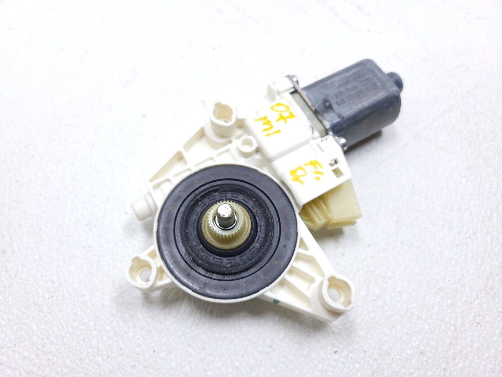 06-11 Mercedes ML500 Front Left Driver Side Door Window Motor OEM Replacement - Perfect for Smooth Power Window Operation & Repair