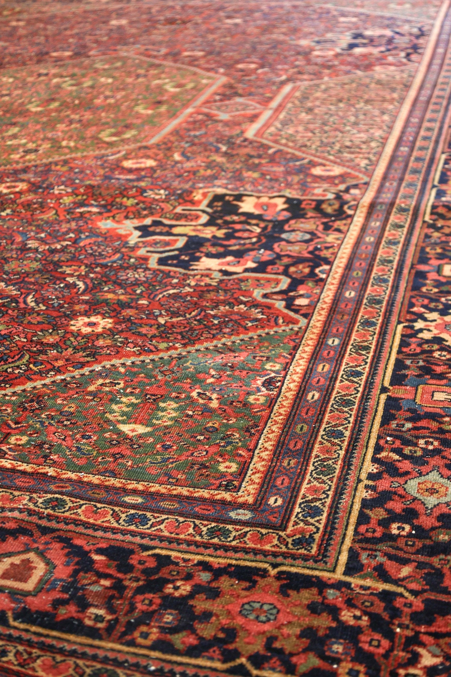 Antique Ferahan Sarouk Handwoven Traditional Persian Rug - J77228 - Vintage Home Decor for Living Room, Bedroom & Office