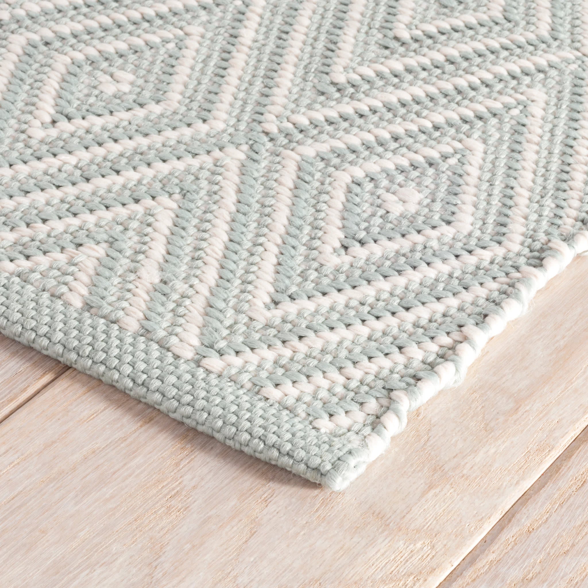 Handwoven Diamond Pattern Indoor/Outdoor Area Rug - Light Blue & Ivory Bohemian Style Floor Mat for Living Room, Bedroom, Patio Decor