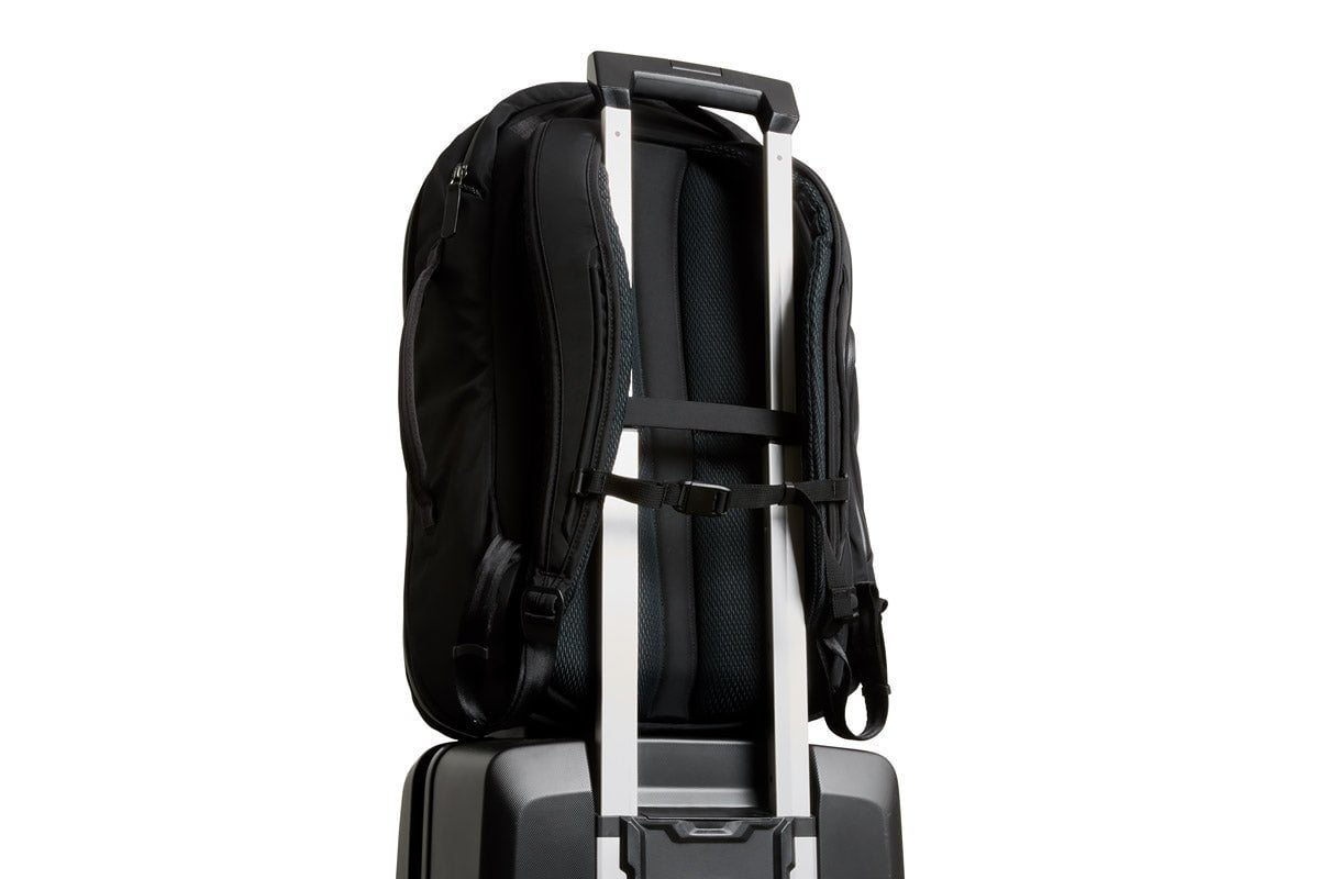 Bellroy Transit Travel Pack Pro - Premium Waterproof Backpack for Travel & Commuting | Durable & Stylish Carry-On Backpack for Men & Women | Perfect for Business Trips, Hiking & Daily Use