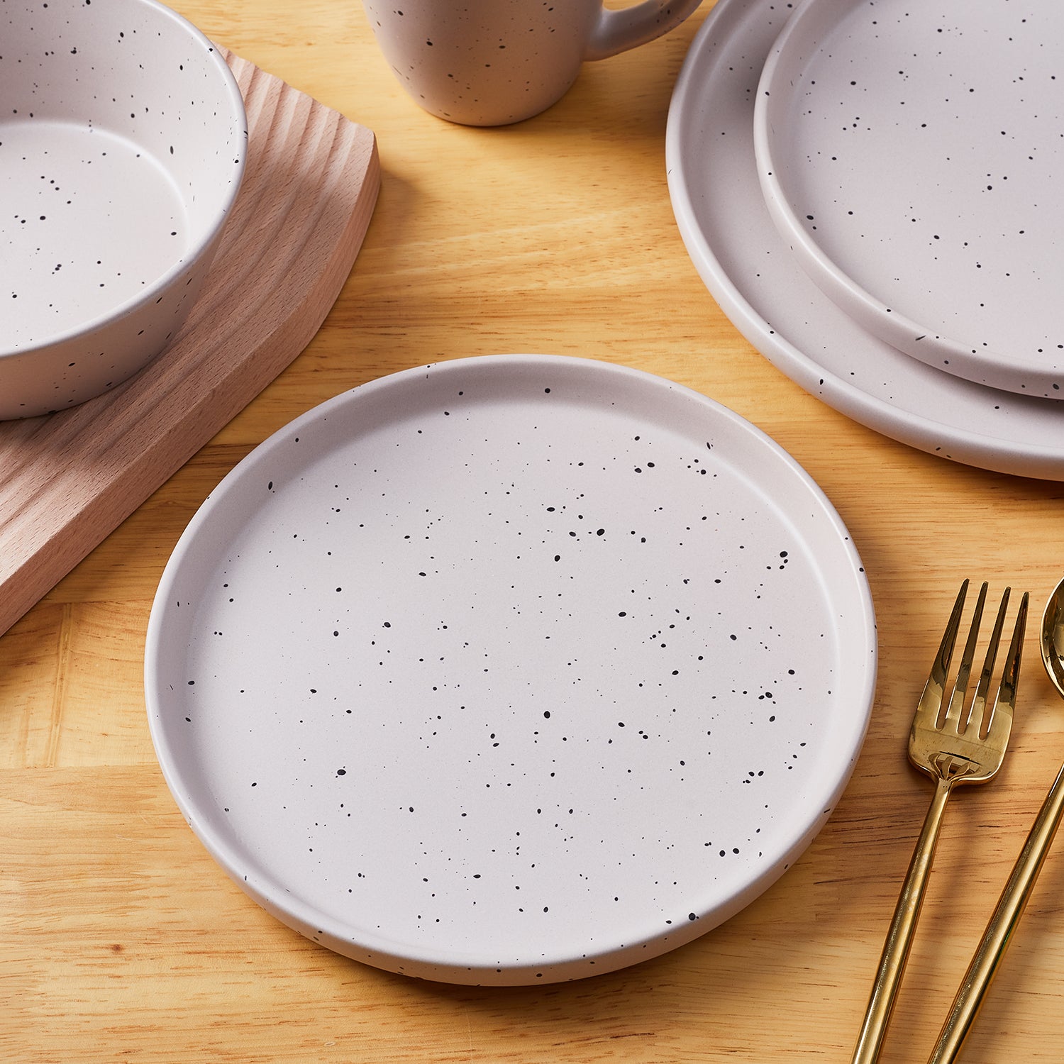 Premium Jade Stoneware Dinnerware Set - 16-Piece Taupe Porcelain Tableware for Everyday Use & Formal Dining - Elegant, Durable & Microwave Safe