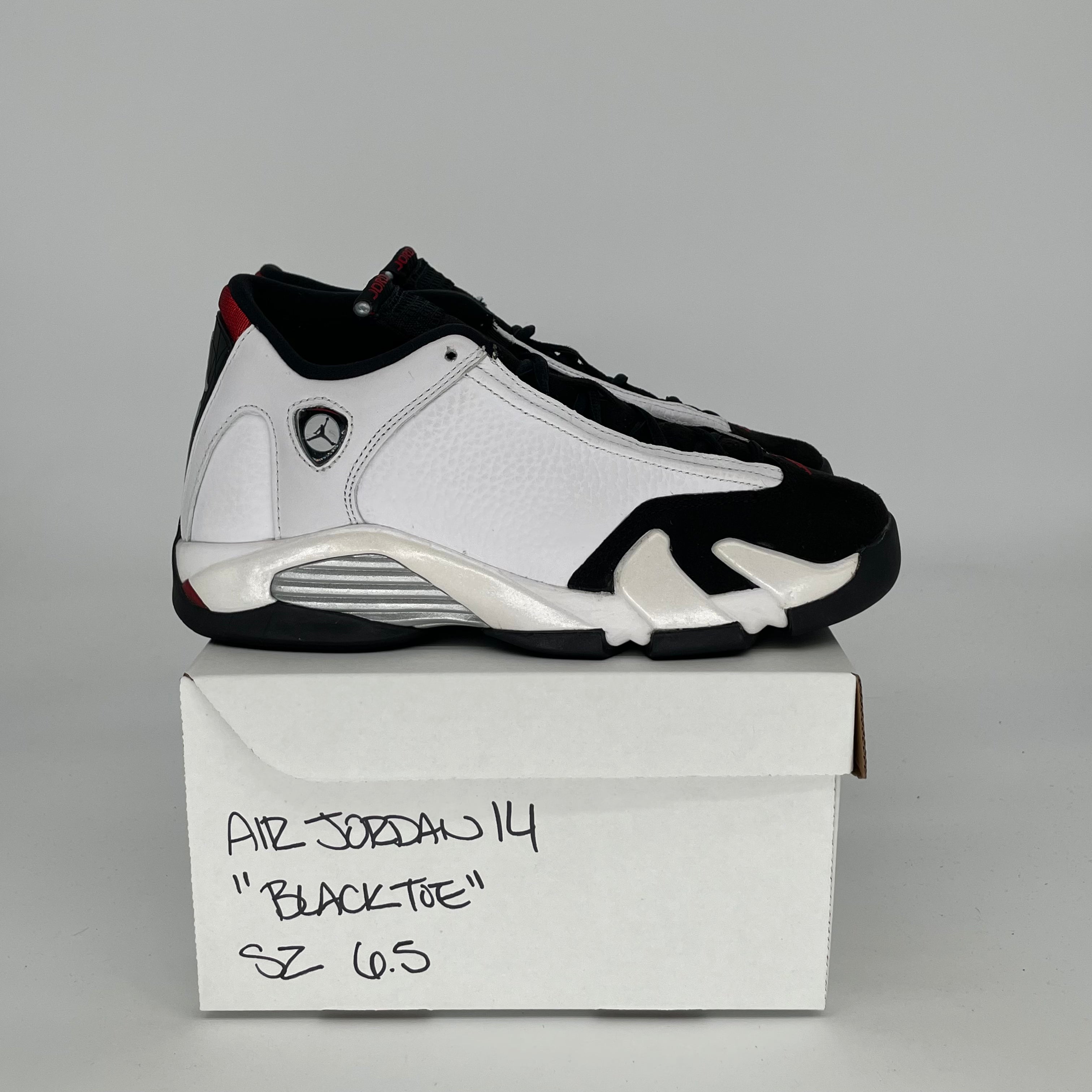 Original Title: AIR JORDAN 14 BLACK TOE SIZE 6.5/8W 487524 160   Optimized Title: Air Jordan 14 Retro Black Toe Basketball Shoes - Men's Size 6.5/Women's 8 (Style 487524-160) - Perfect for Court Play & Streetwear Fashion