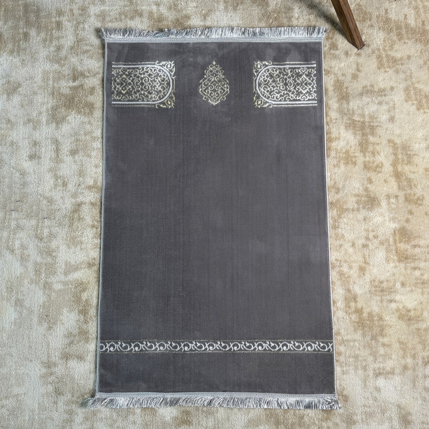 Premium Islamic Prayer Mat with Beautiful Designs - Perfect Gift for Muslims - Ideal for Home, Mosque, and Travel Use