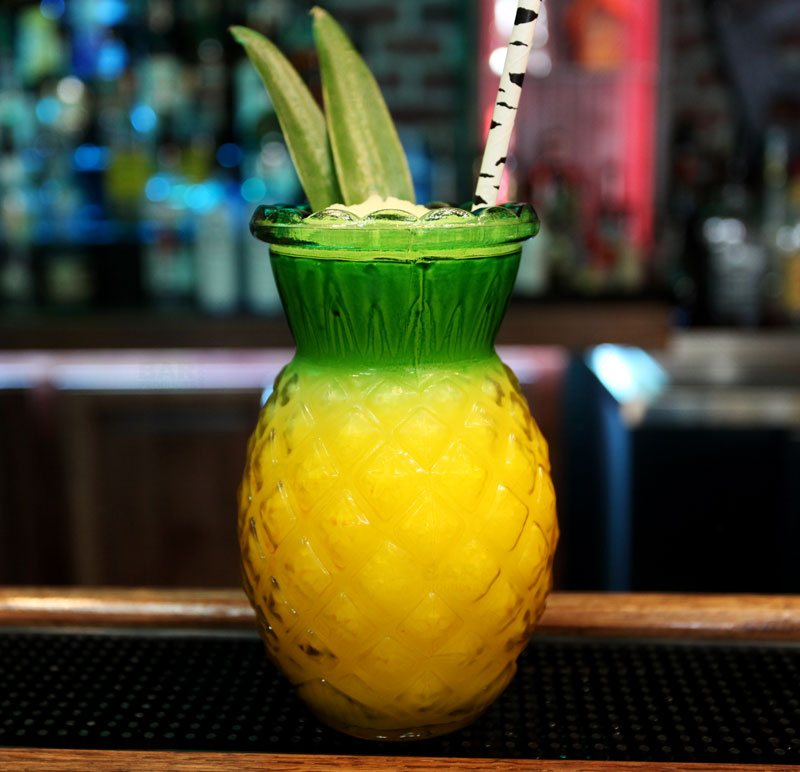BarConic® 20 oz Pineapple Glass - Fun Tropical Drinkware for Cocktails, Smoothies & Party Beverages - Perfect for Summer BBQs, Beach Parties & Home Bars