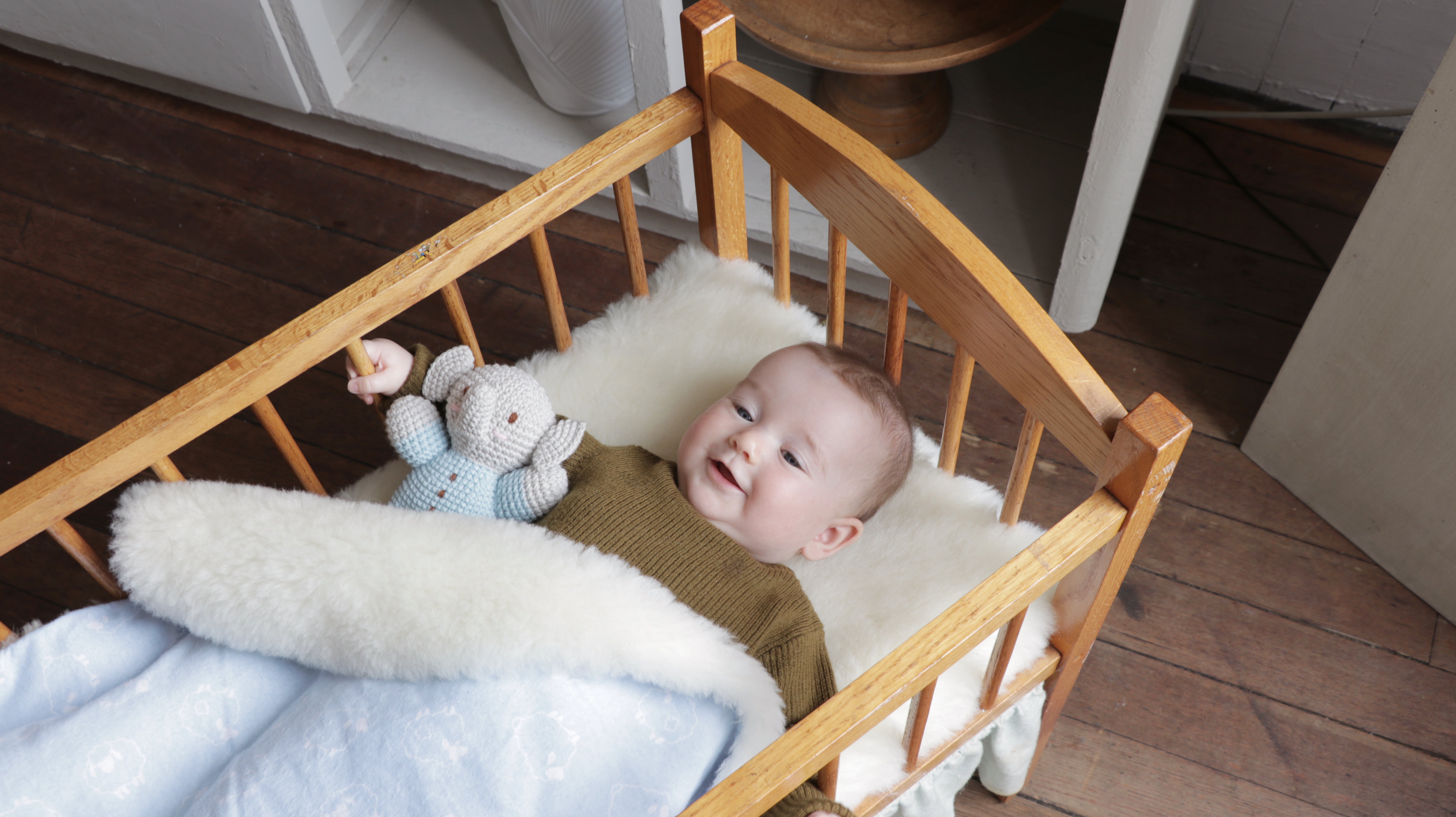 Soft & Cozy Sheep Wool Baby Blanket for Newborns - Perfect for Nursery, Swaddling, Stroller & Car Seat Use