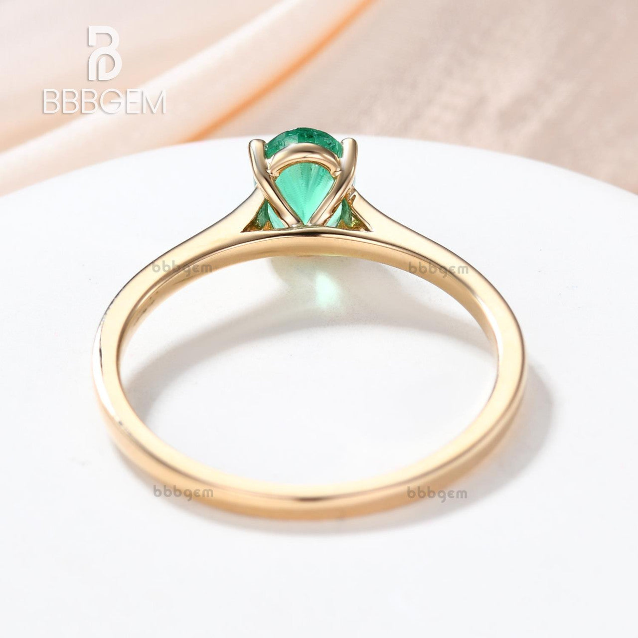 Solitaire Natural Oval Cut Emerald Engagement Ring - 14K Gold Wedding Band for Women, Vintage Inspired Bridal Jewelry - Perfect for Proposals, Anniversaries & Special Occasions