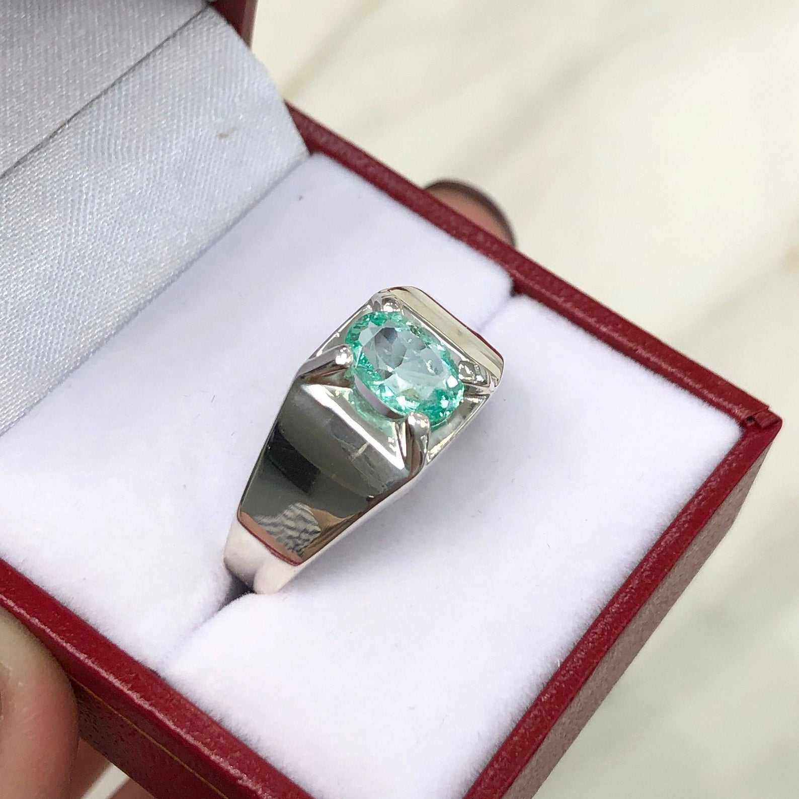1 Carat Natural Oval Cut Emerald Men's Ring in 925 Sterling Silver - Perfect for Birthdays, Anniversaries & Astrological Gifts