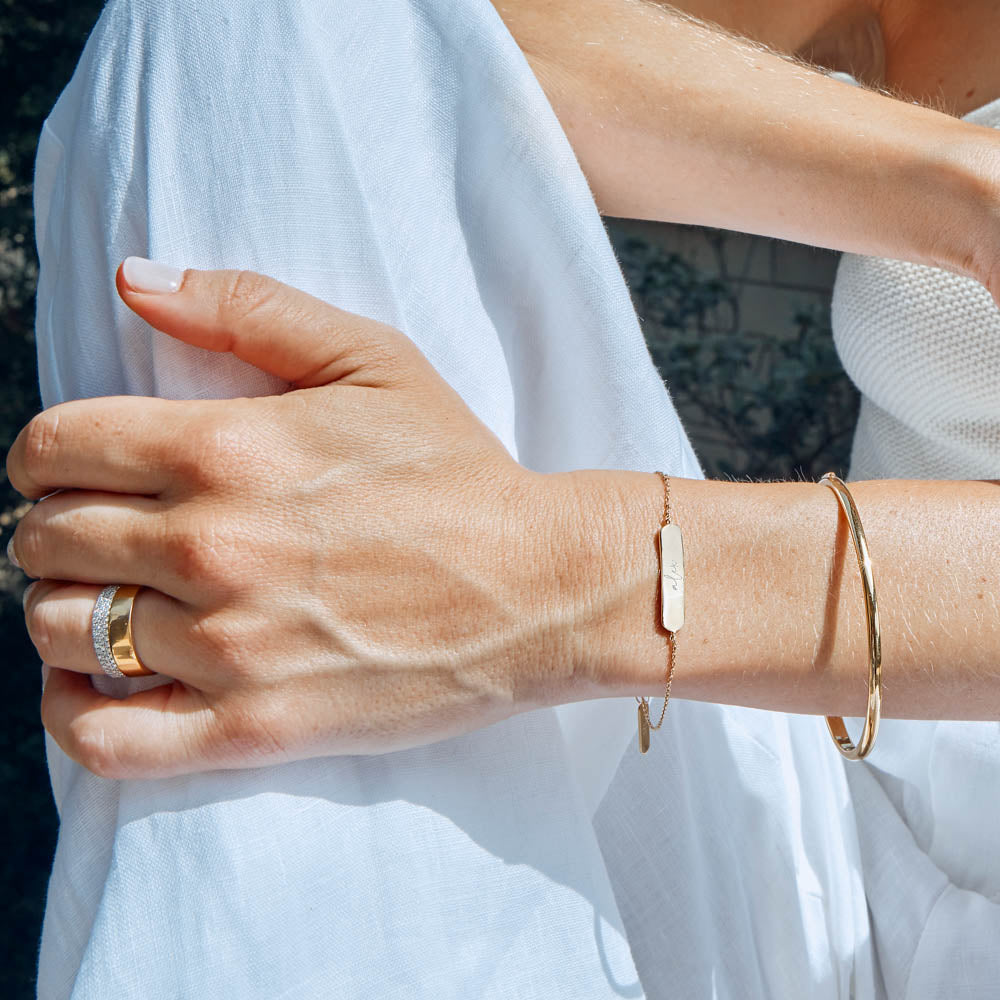 Personalized Engravable Gold Bar Bracelet - Custom Name & Date Jewelry Gift for Women - Perfect for Anniversaries, Birthdays & Special Occasions