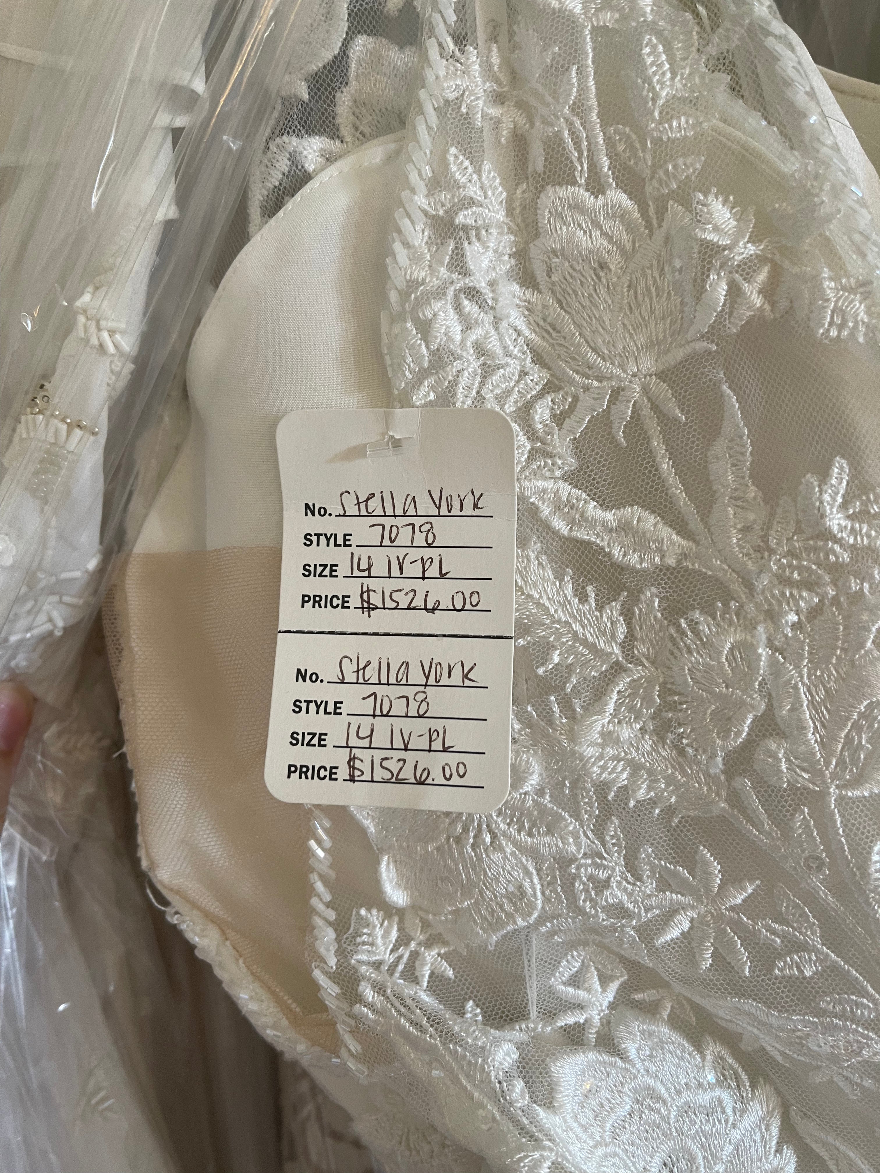 Stella York 7078 Sample Wedding Dress – Elegant A-Line Gown for Brides, Perfect for Church, Beach, and Outdoor Ceremonies