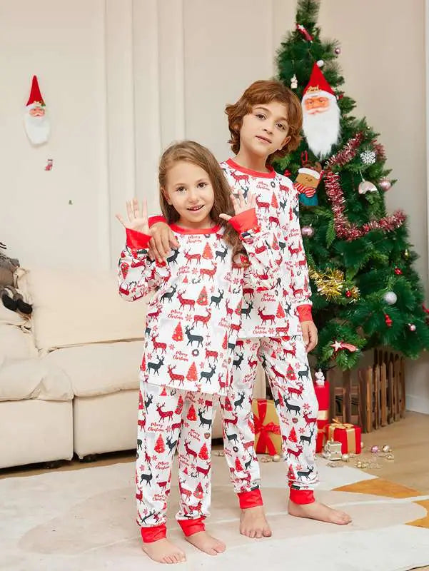 Christmas Matching Family Pajamas Sets with Printed Reindeer - Cozy Holiday Sleepwear for Family Gatherings & Festive Photos