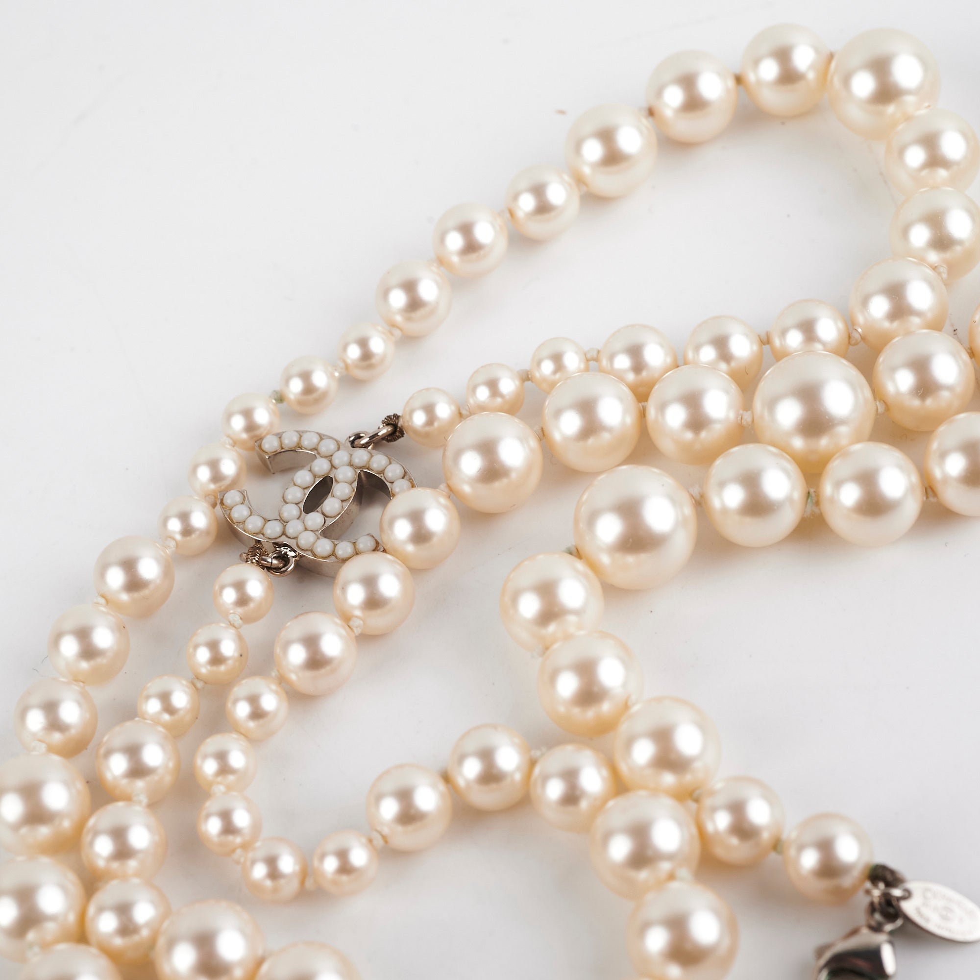 Chanel CC Logo Pearl Necklace for Women - Luxury Fashion Jewelry Gift for Birthday, Anniversary & Special Occasions