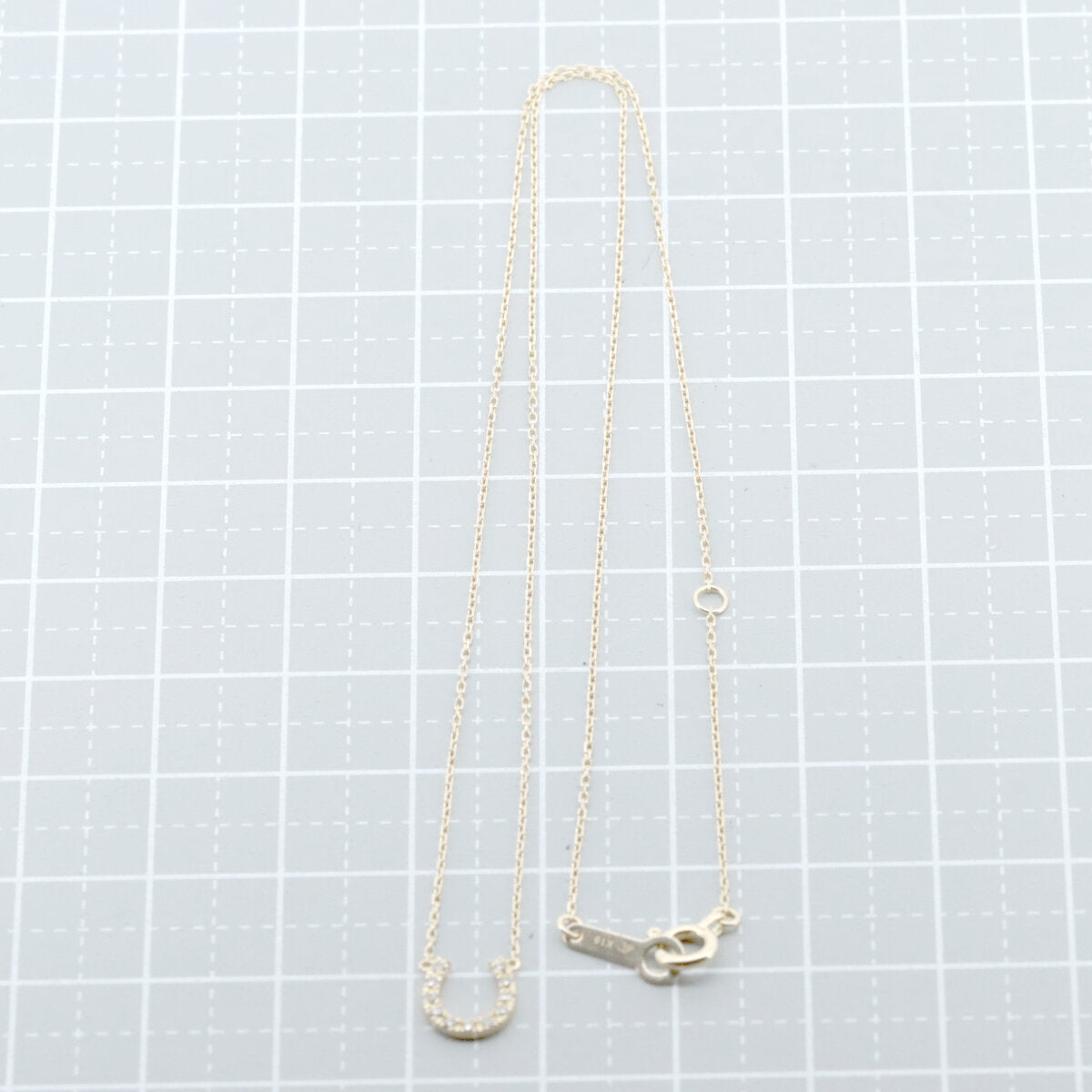 4℃ 18K White Gold Horseshoe Motif Necklace for Women - Elegant Pendant Jewelry for Good Luck, Gift for Her, Birthday, Anniversary & Special Occasions