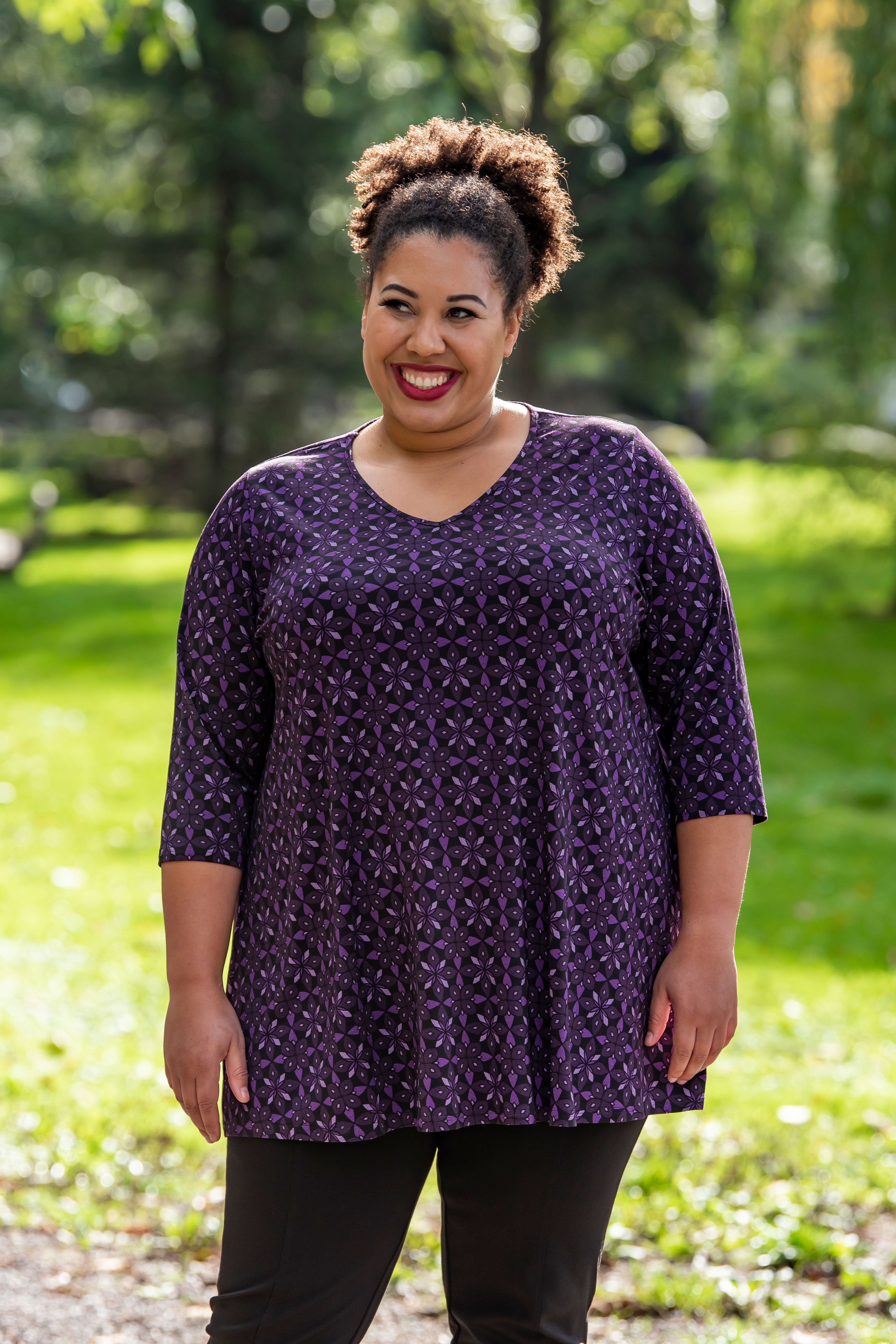 Stylish Courage Tunic with Geo Flower Print - Soft Bamboo Fabric - Perfect for Casual Wear & Summer Outfits - Final Sale