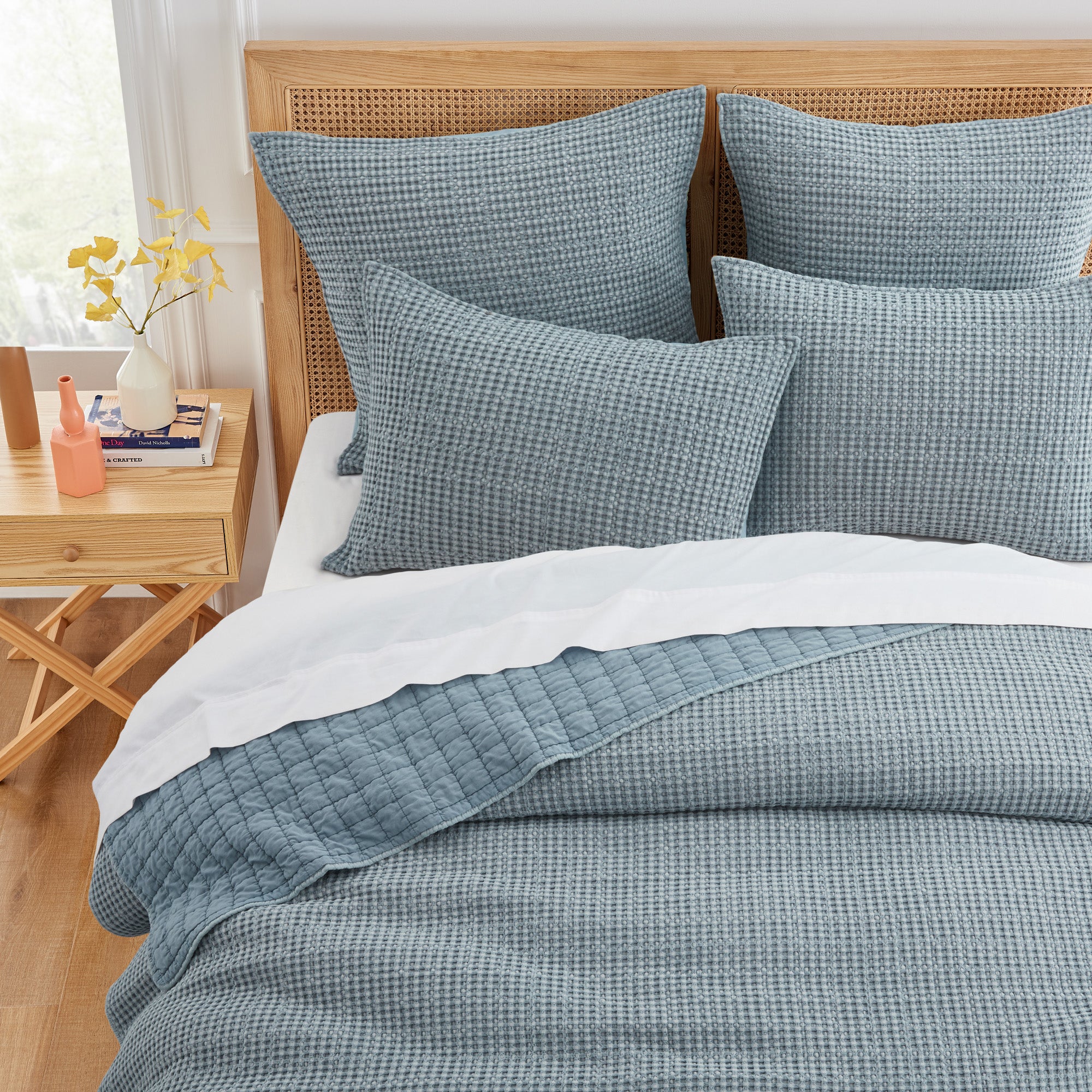 Luxury Mills Waffle Quilt Set - Ultra Soft Bedding Collection for Queen/King Size Beds - Perfect for Cozy Bedrooms, Guest Rooms & Hotel Stays